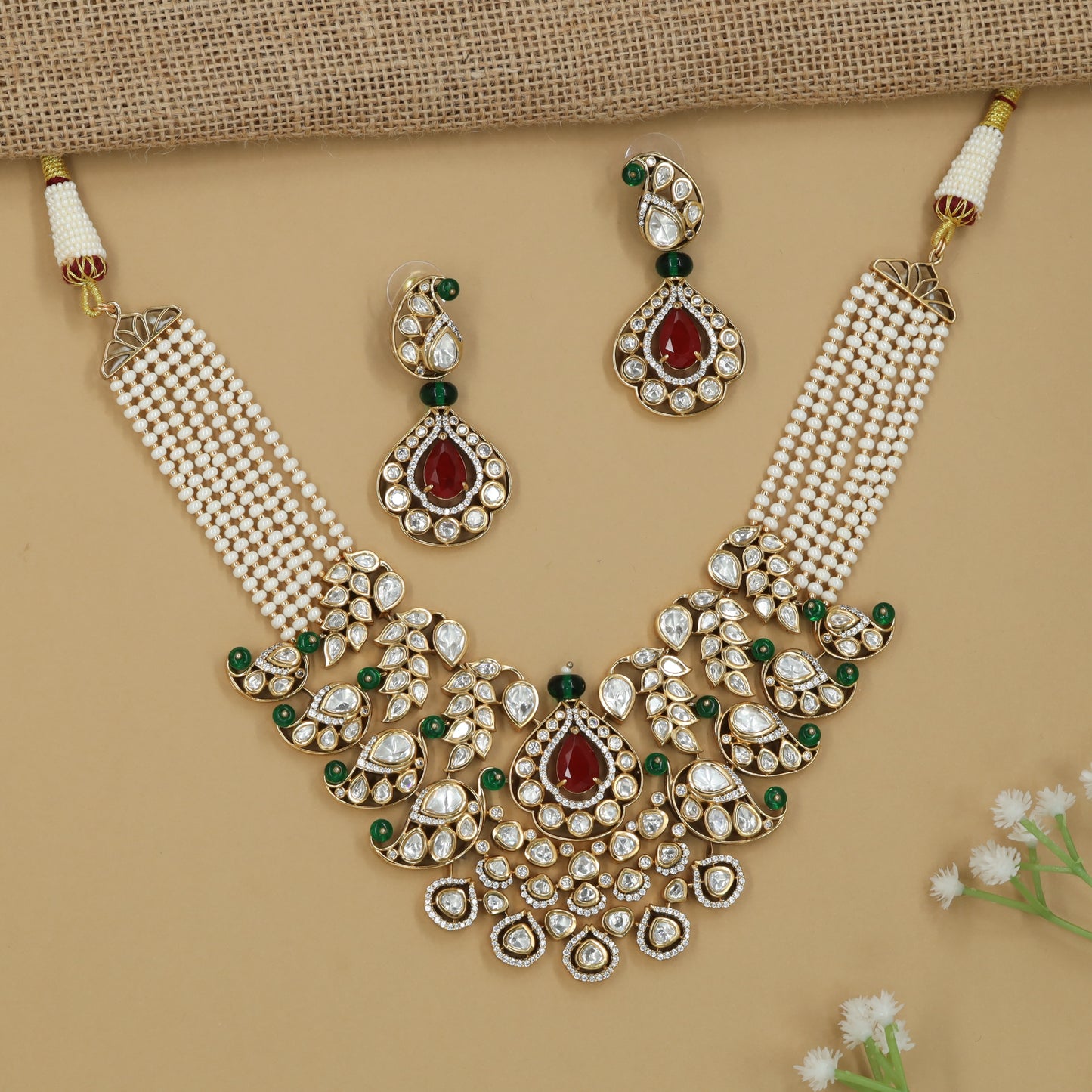 Decorative Peacock Curve Kundan Necklace with Centre Pendant Layout