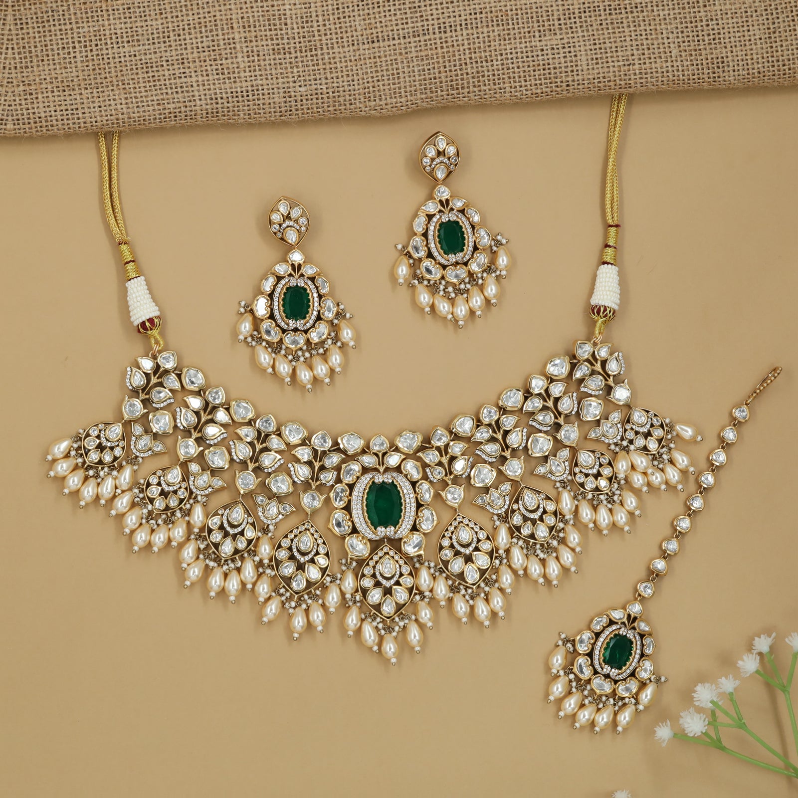 Traditional Kundan Choker with Ornate Border Placement