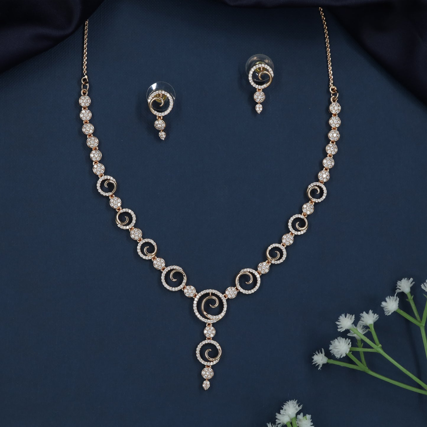 Radiating Swirl Layout Necklace with Rounded Border Formation