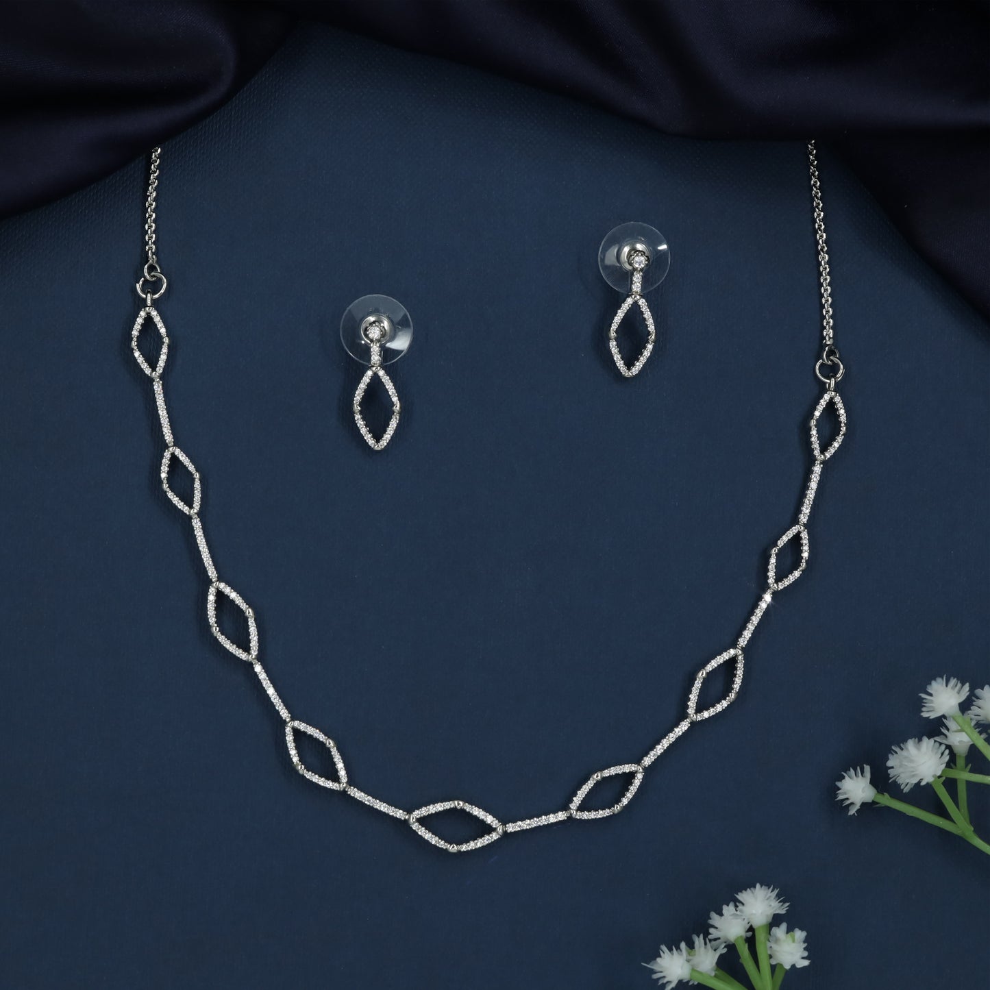 Graceful Linear Necklace with Open Leaf Formation