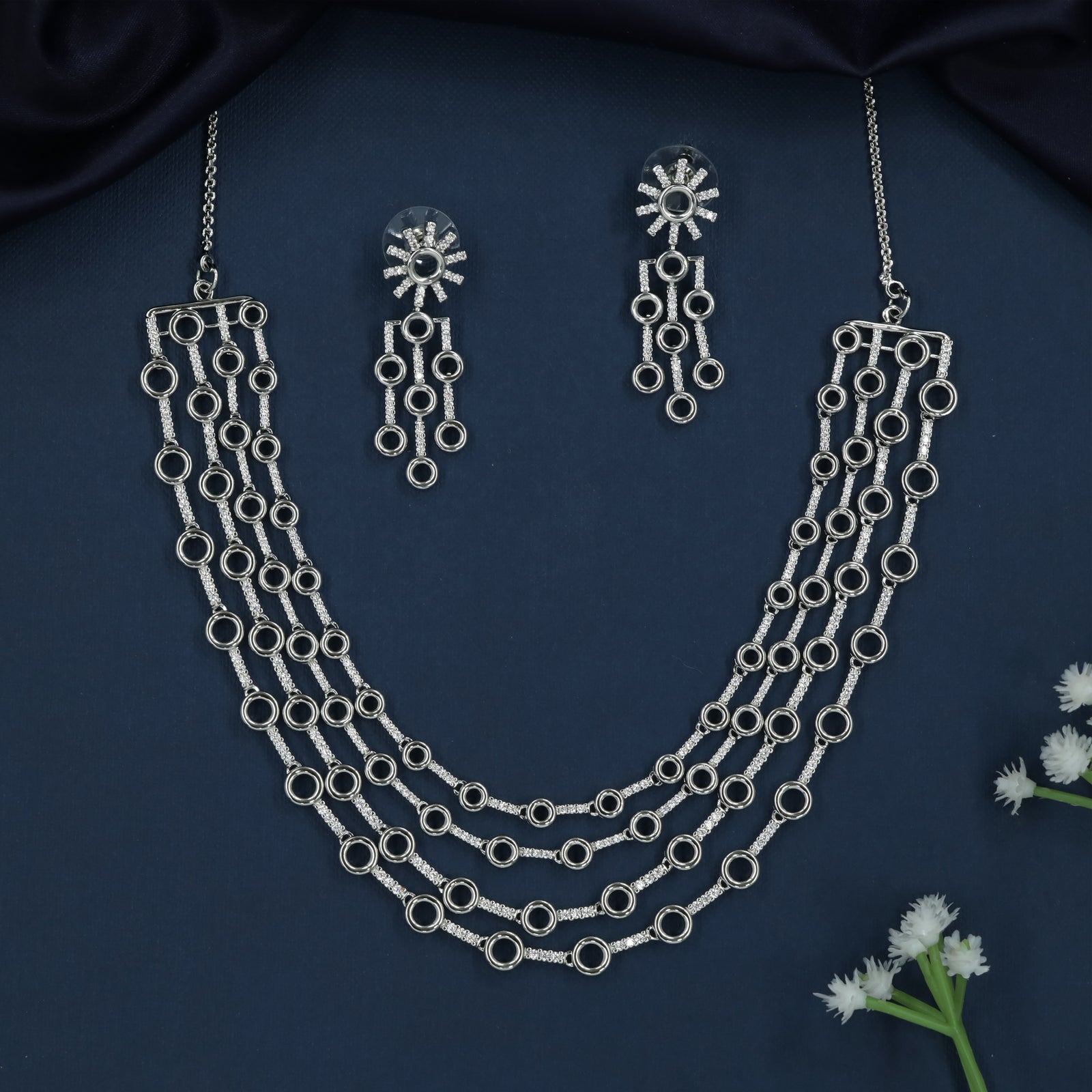 Circular Link Necklace with Triple Layer Border Styling