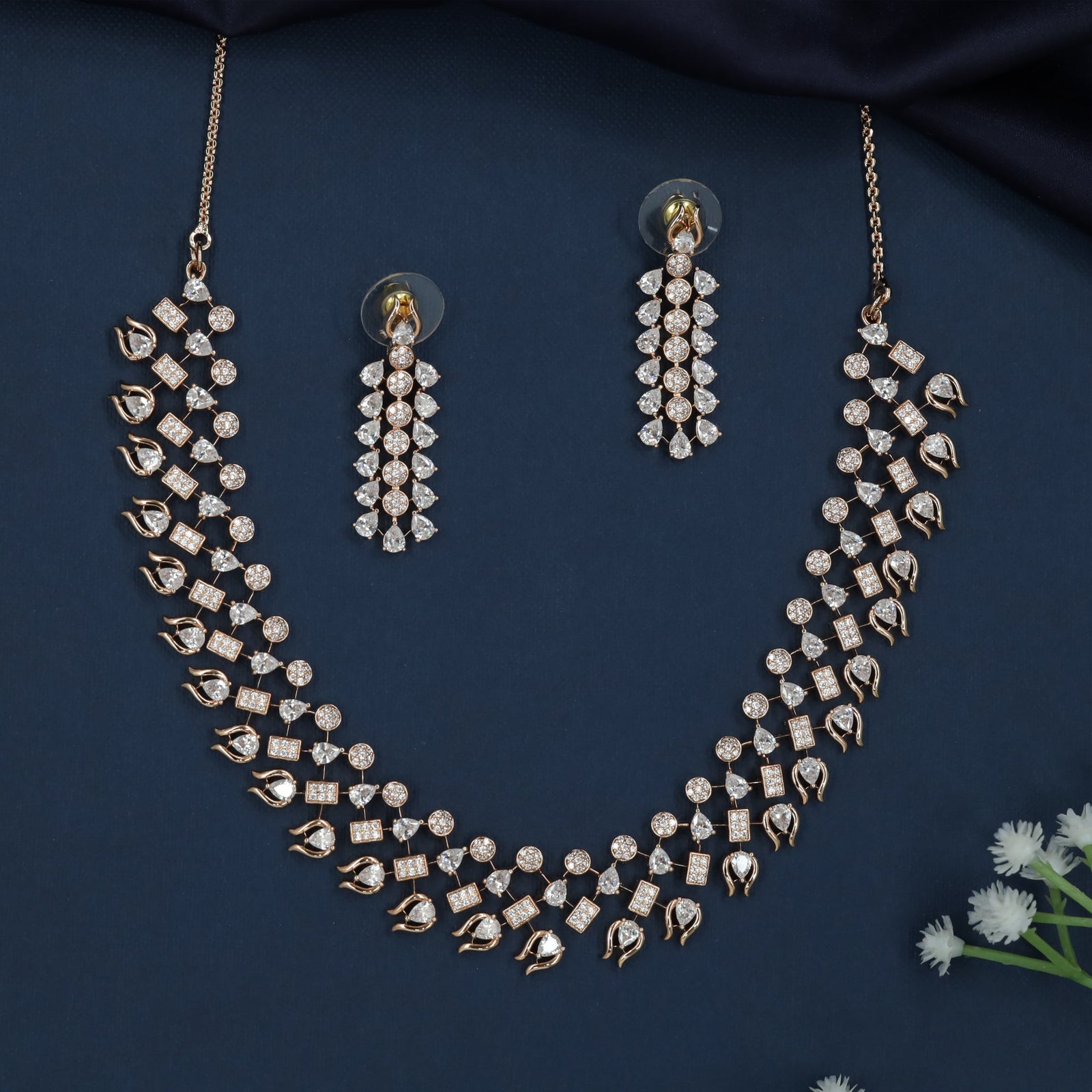 Royal Grid Garland Necklace with Hanging Curve Arrangement