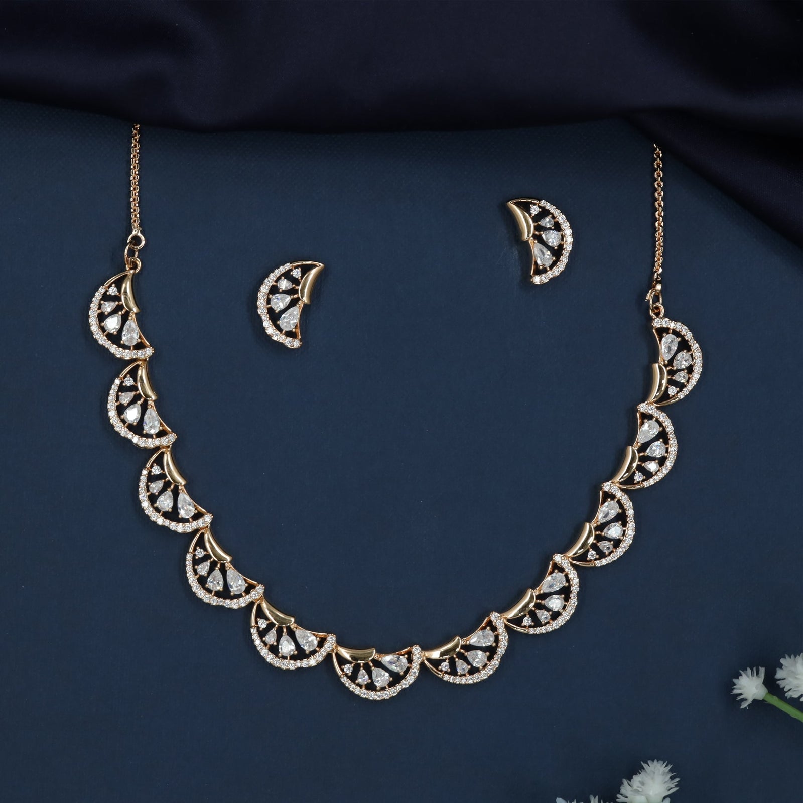 Royal Moon Garland Necklace with Curved Segment Arrangement