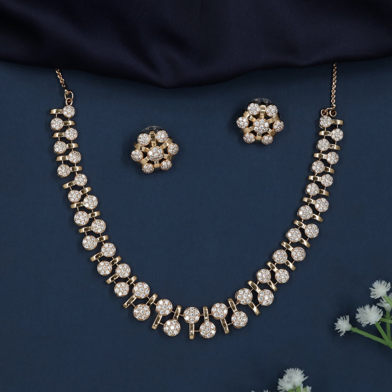 Circular Cluster GJ Necklace with Alternating Link Styling
