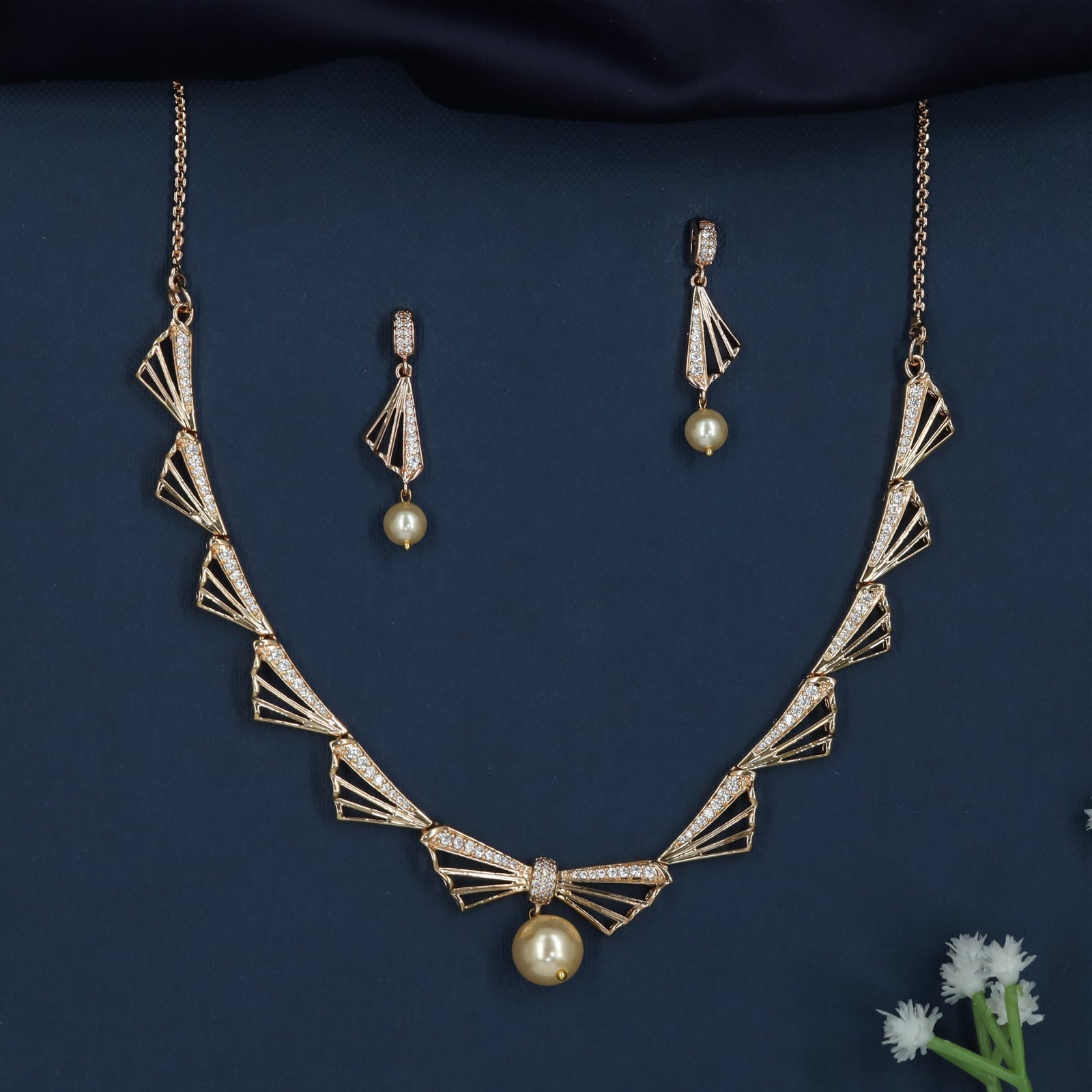 Premium Wing Garland GJ Necklace with Decorative Border Styling