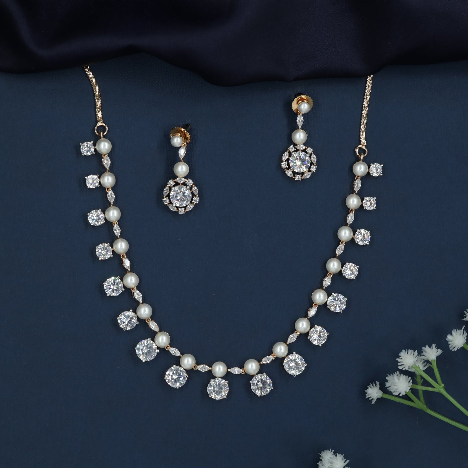 Grand Pearl Garland GJ Necklace with Hanging Round Layout