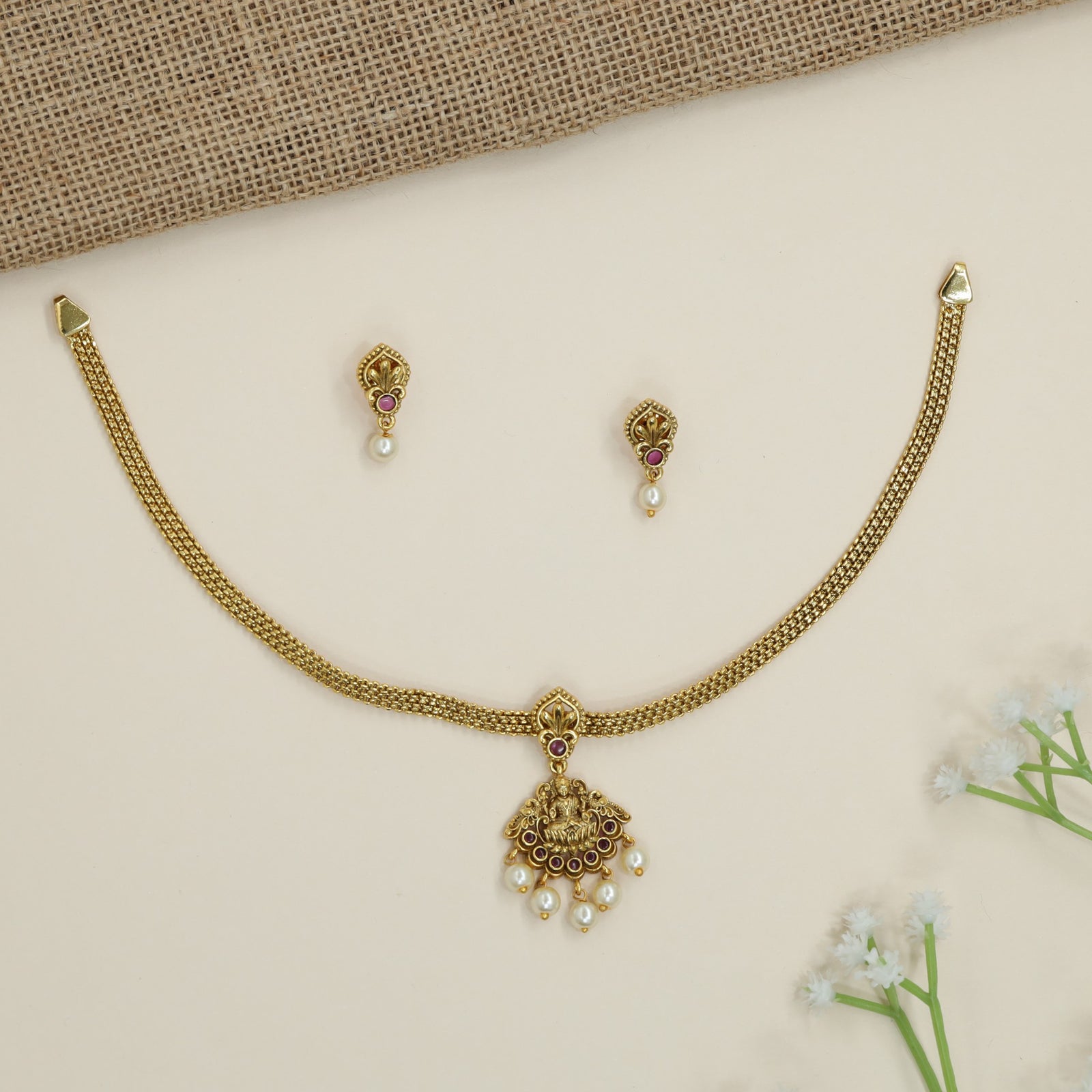 Decorative Chain Antique Necklace with Curved Pendant and Dangling Beads