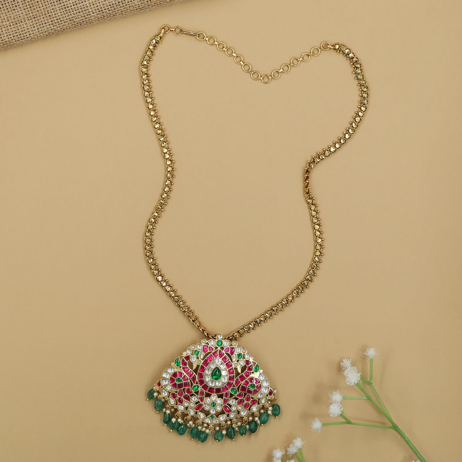 Jadau Chain with Pendant featuring Structured Stone Border Work