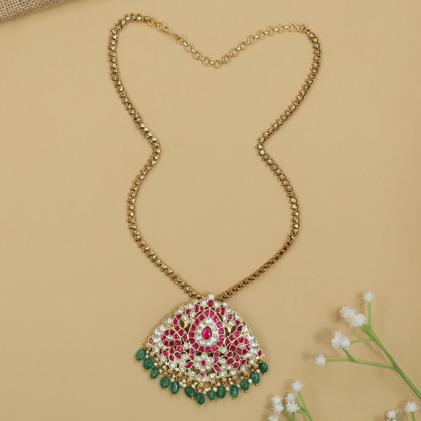 Jadau Chain with Pendant featuring Structured Stone Border Work