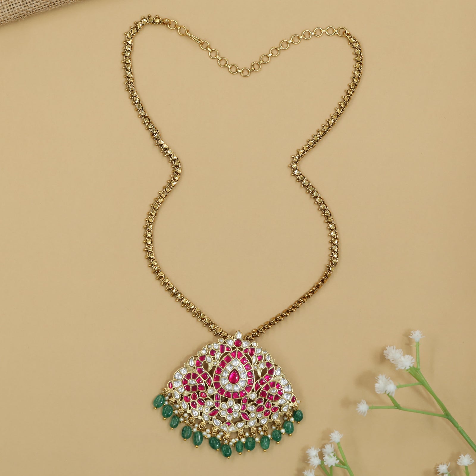Jadau Chain with Pendant featuring Structured Stone Border Work
