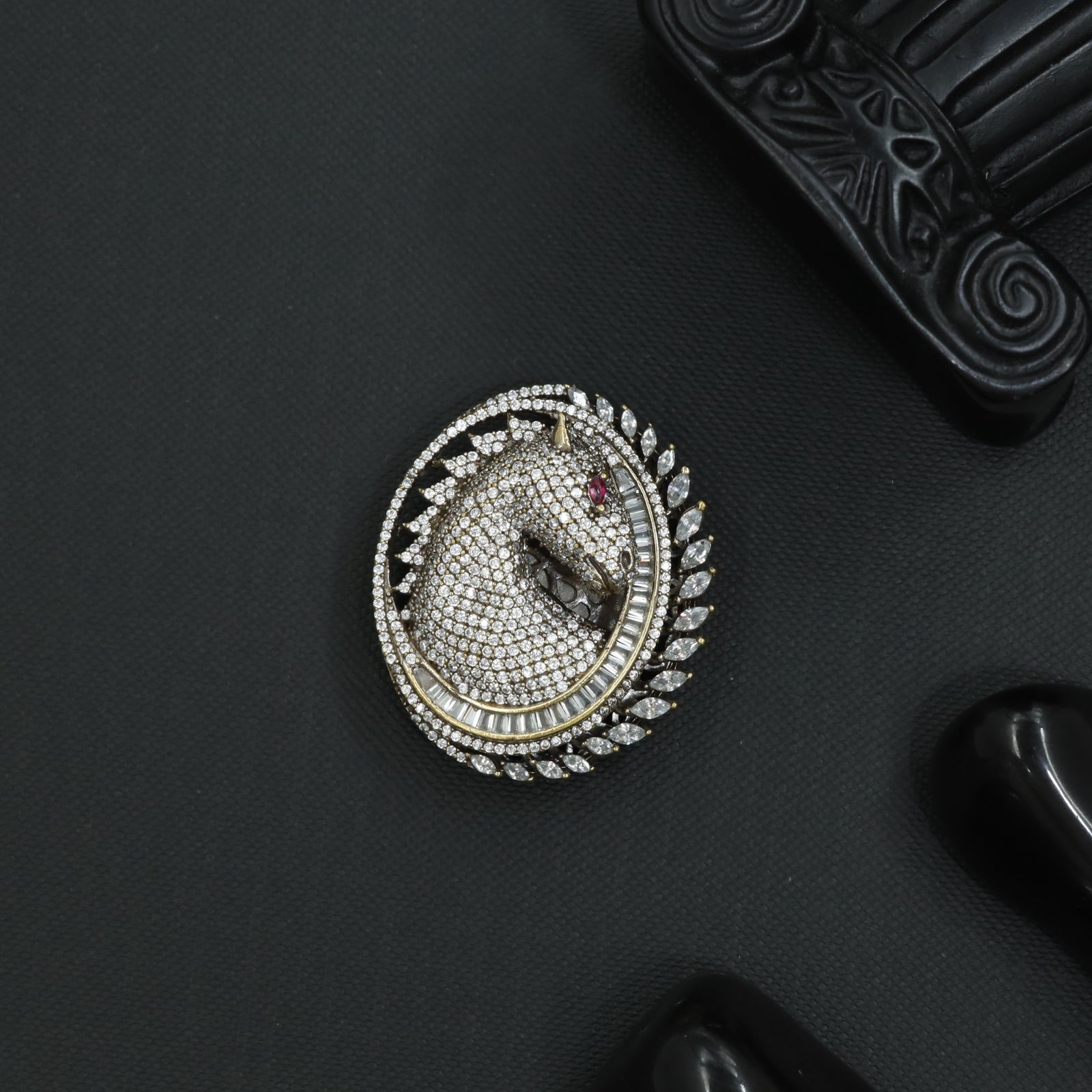 Vintage Horse Victorian Brooch with Decorative Crest Structure