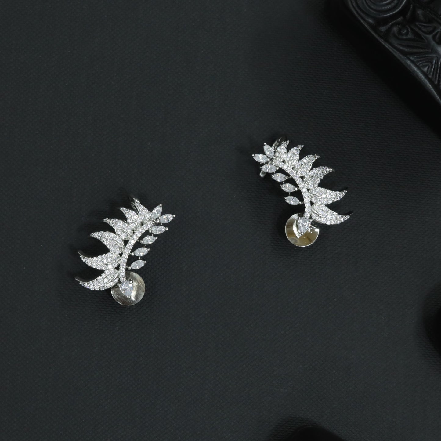 Dewdrop Curve Stud with Sculpted Side Sweep