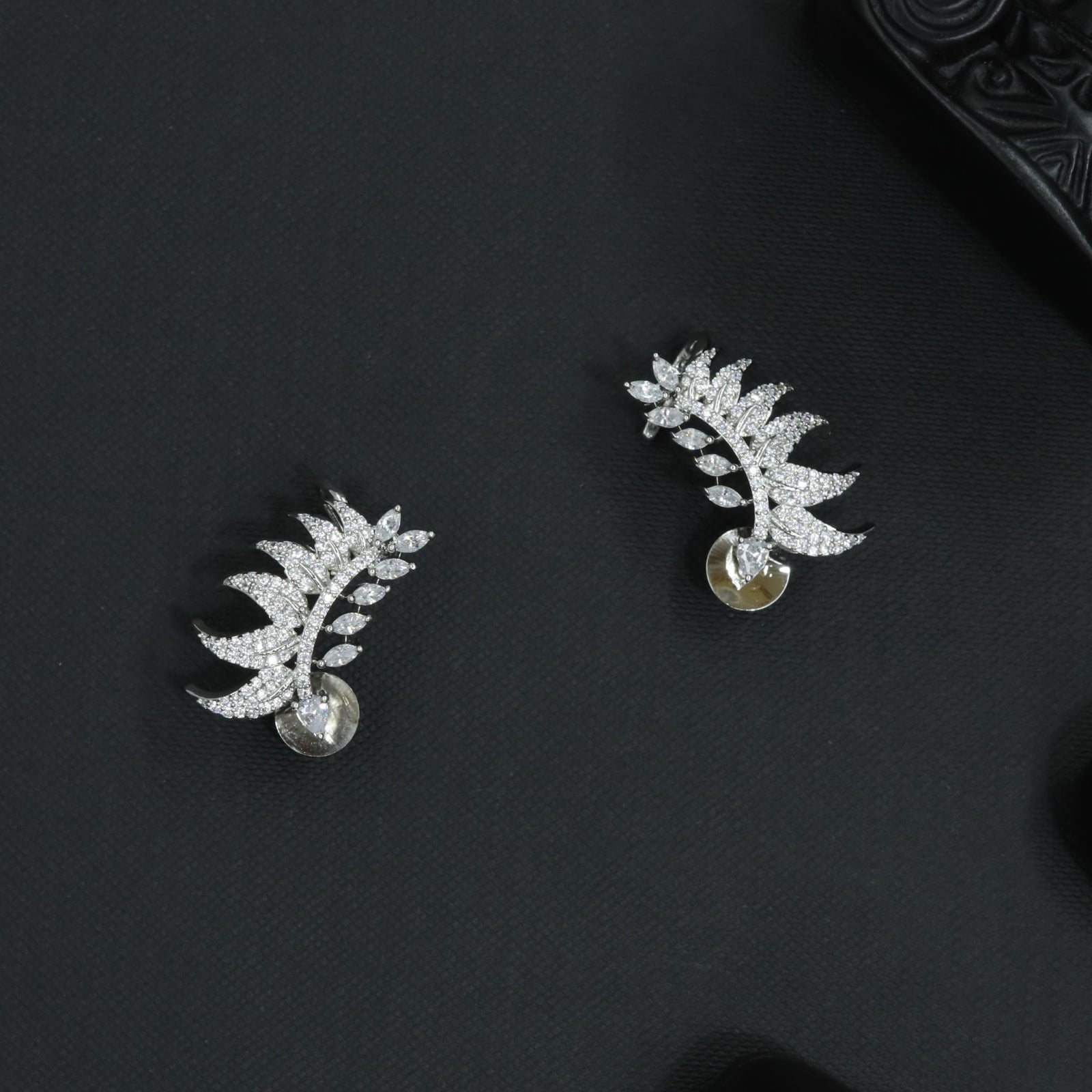 Dewdrop Curve Stud with Sculpted Side Sweep