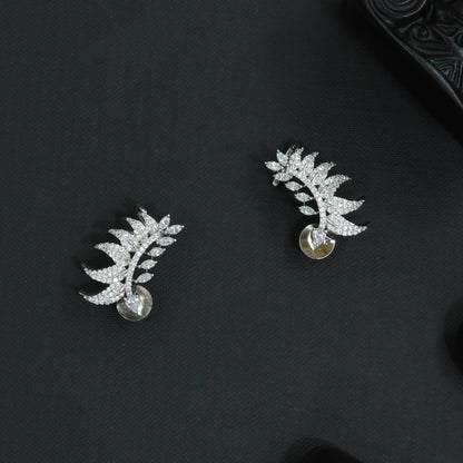 Dewdrop Curve Stud with Sculpted Side Sweep