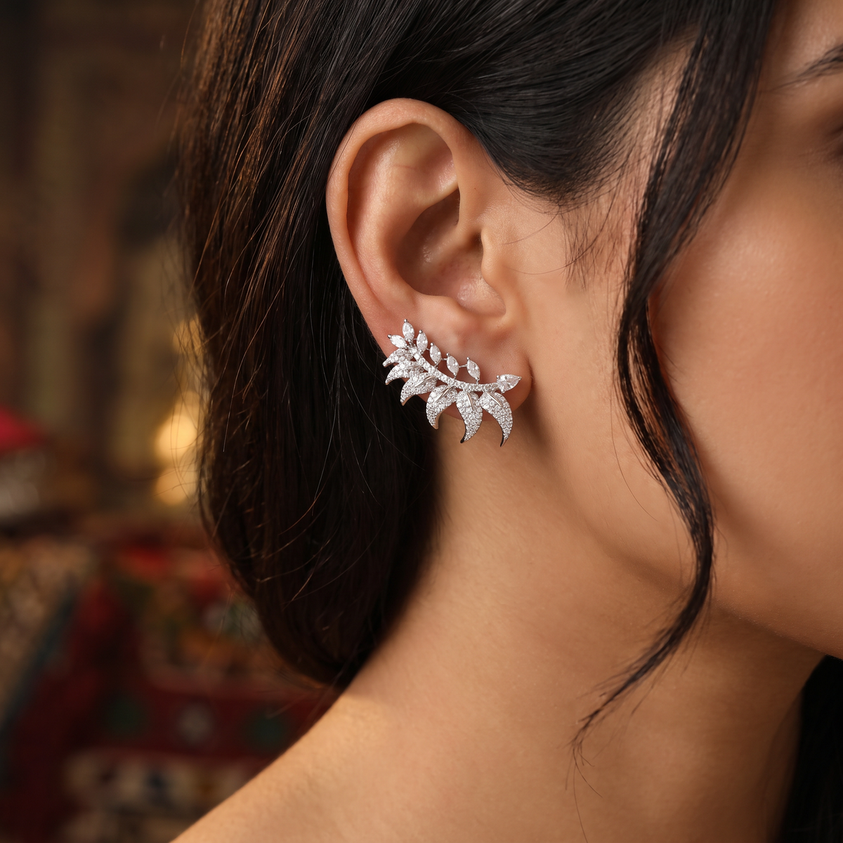Dewdrop Curve Stud with Sculpted Side Sweep