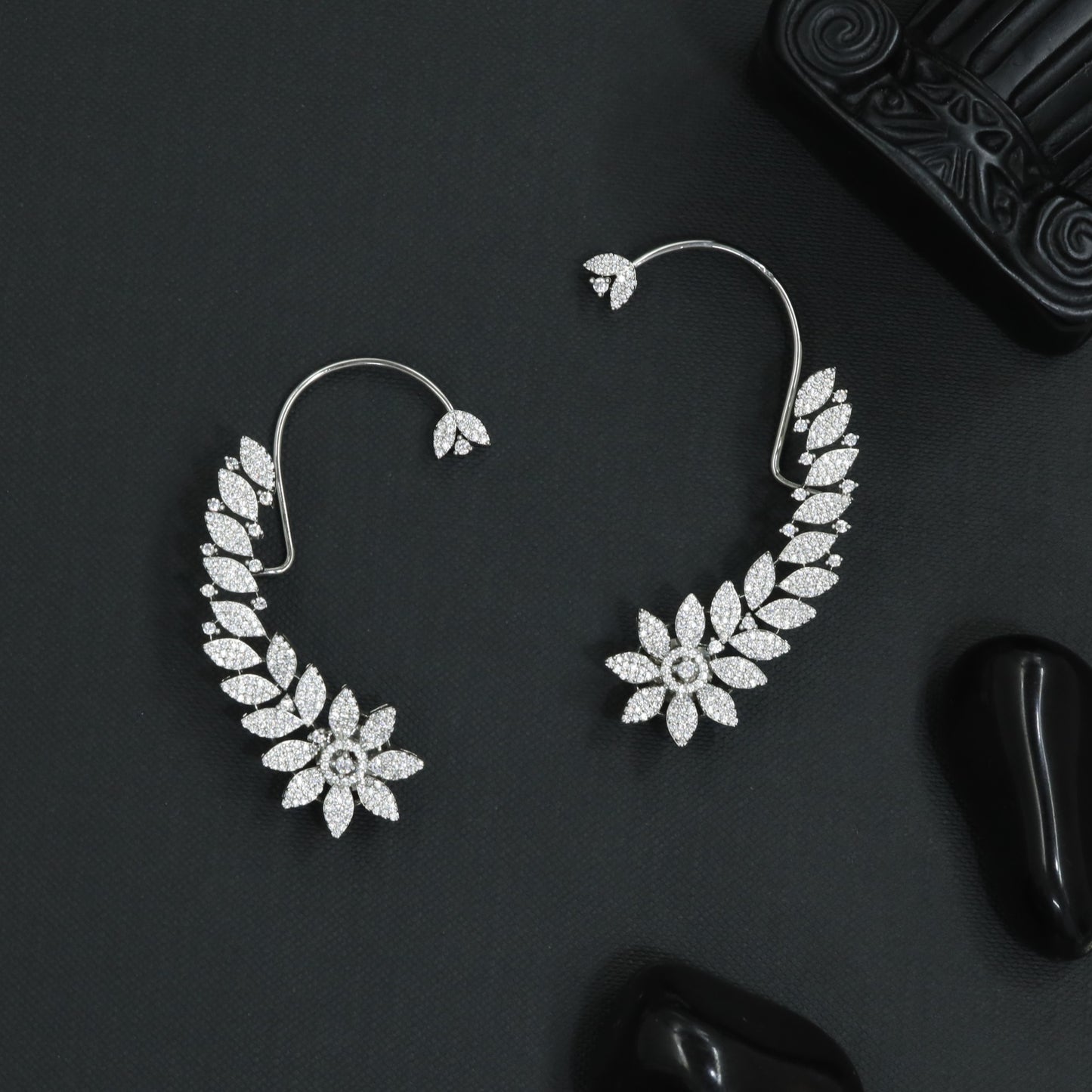 Decorative Garland Earcuff with Sculpted Botanical Layout