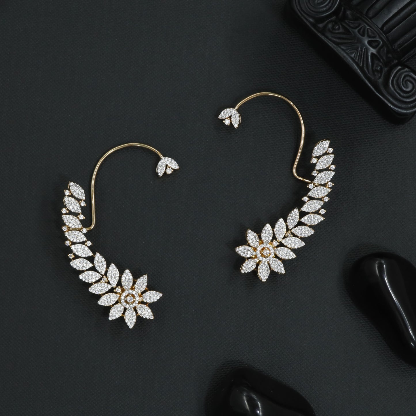 Decorative Garland Earcuff with Sculpted Botanical Layout