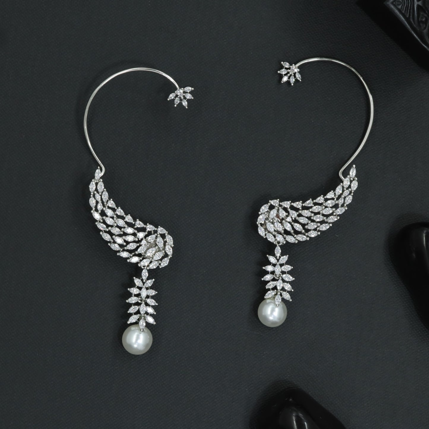 Delicate Garland Earcuff with Flowing Leaf Contours