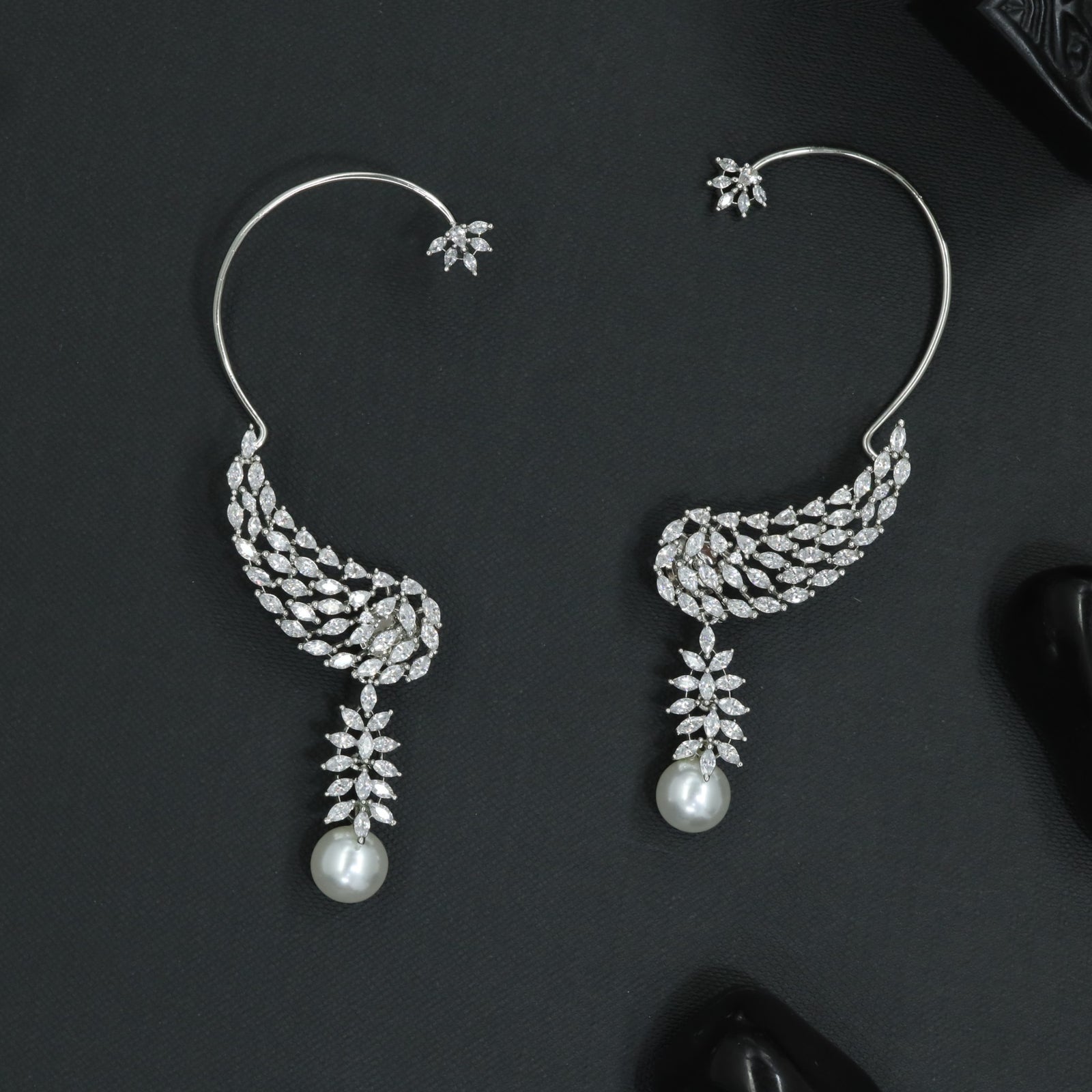 Delicate Garland Earcuff with Flowing Leaf Contours