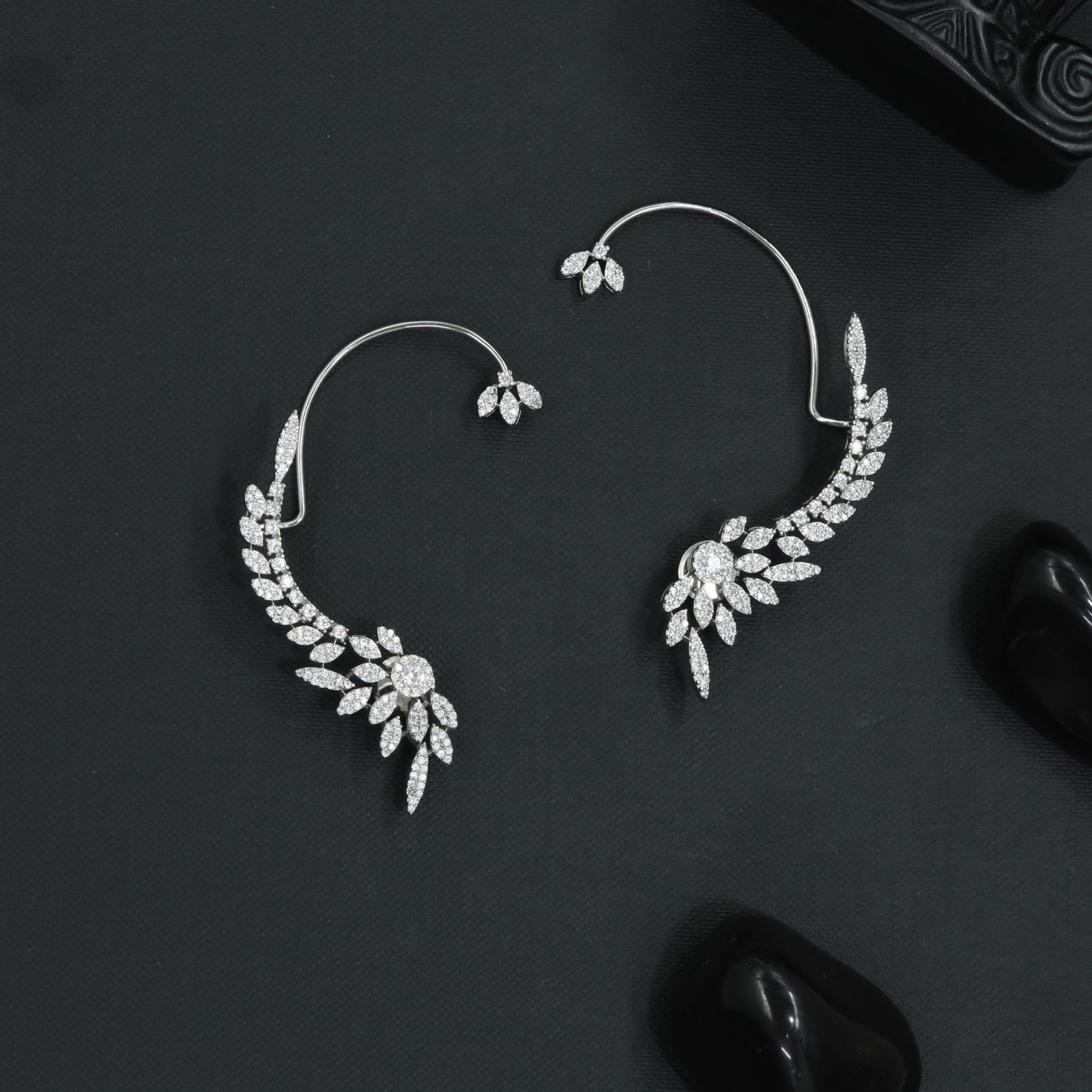 Tapered Garland Earcuff with Sculpted Leaf Arrangement