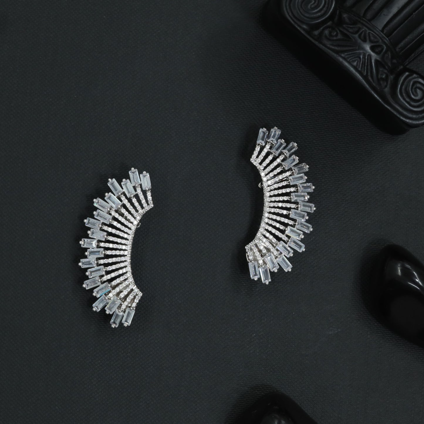 Glide Fan Earcuff with Sculpted Linear Arrangement