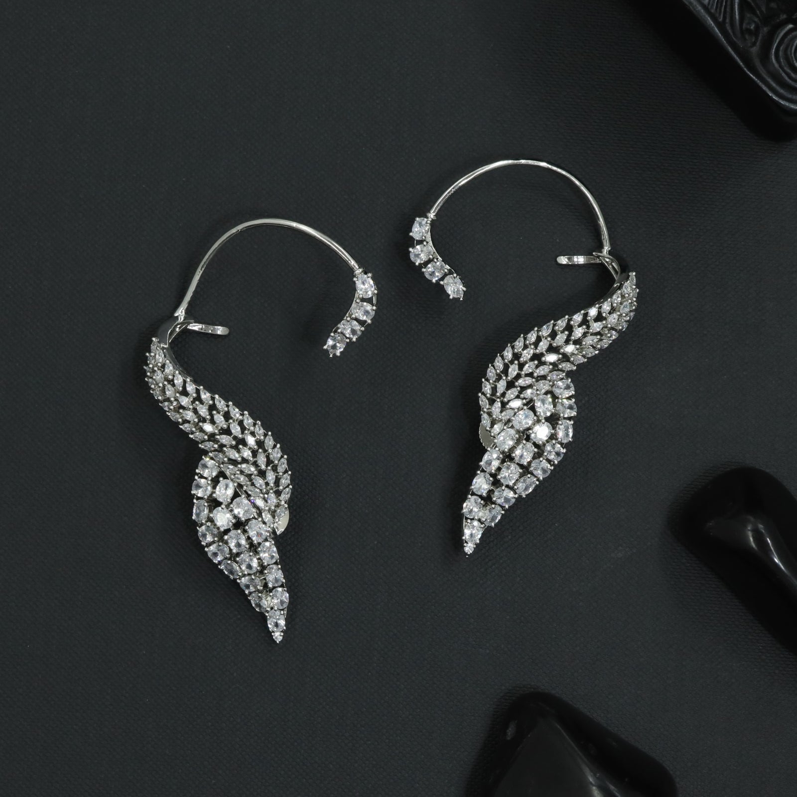 Ember Sweep Earcuff with Curved Mesh Arrangement