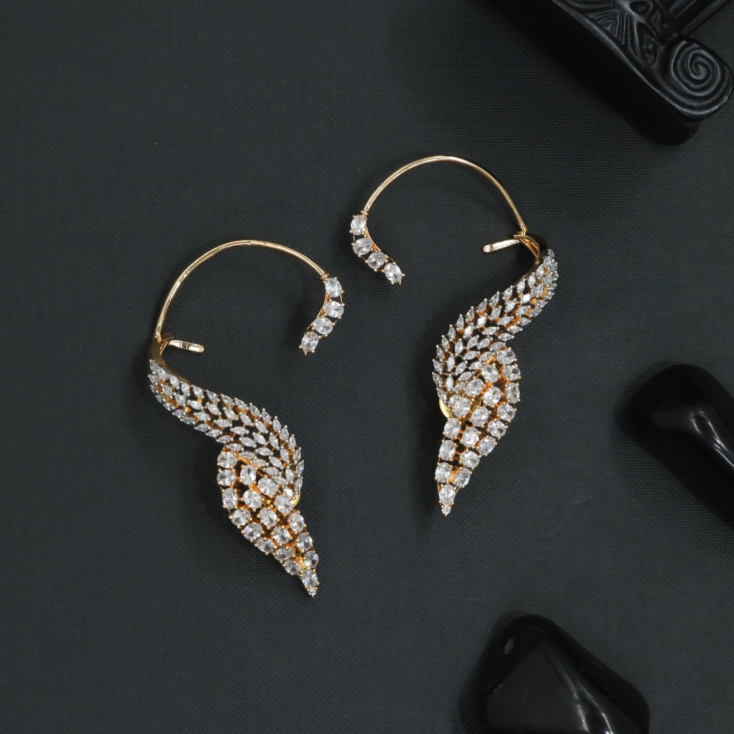 Ember Sweep Earcuff with Curved Mesh Arrangement