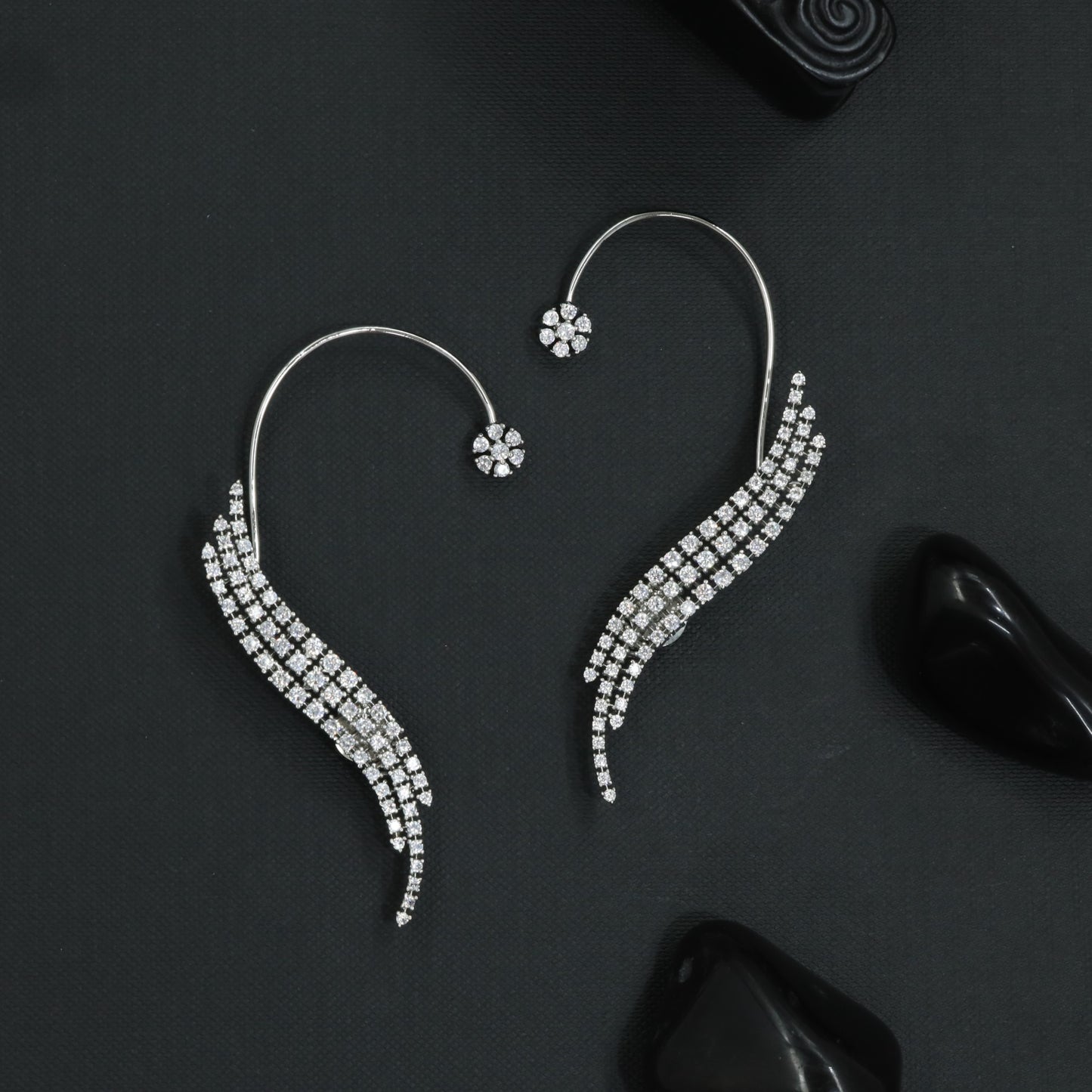 Glide Ribbon Earcuff with Textured Curve Styling