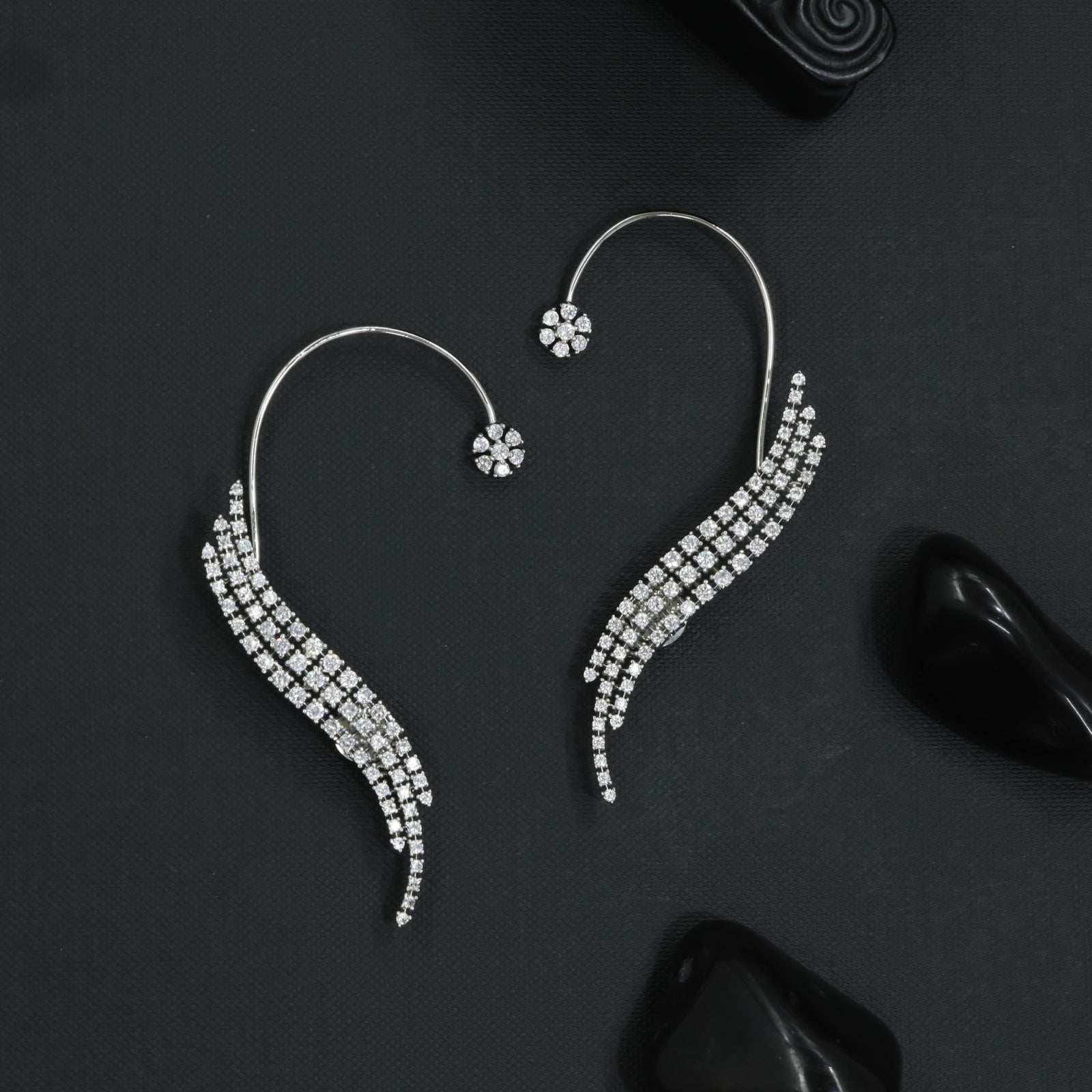 Glide Ribbon Earcuff with Textured Curve Styling