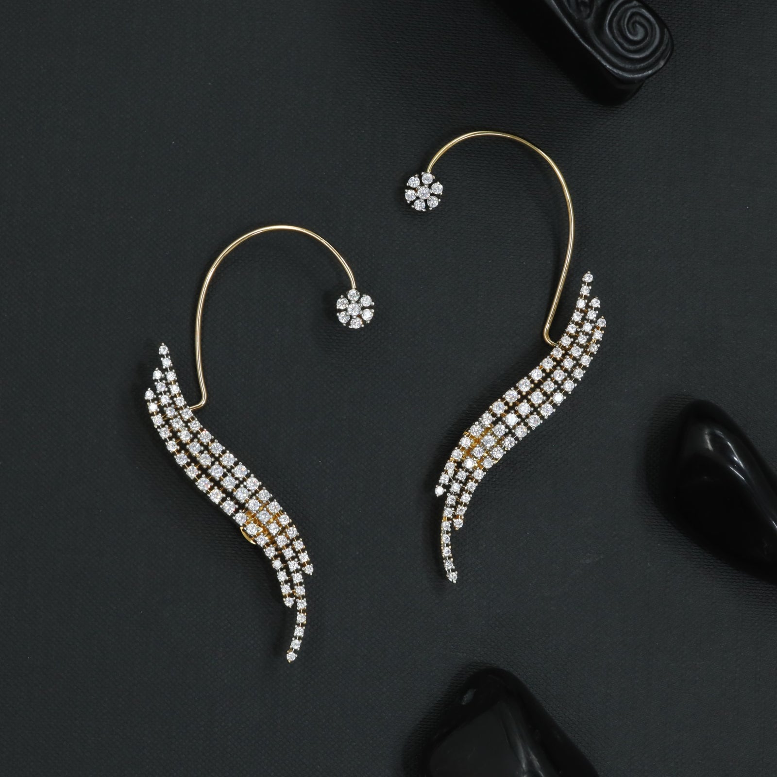 Glide Ribbon Earcuff with Textured Curve Styling