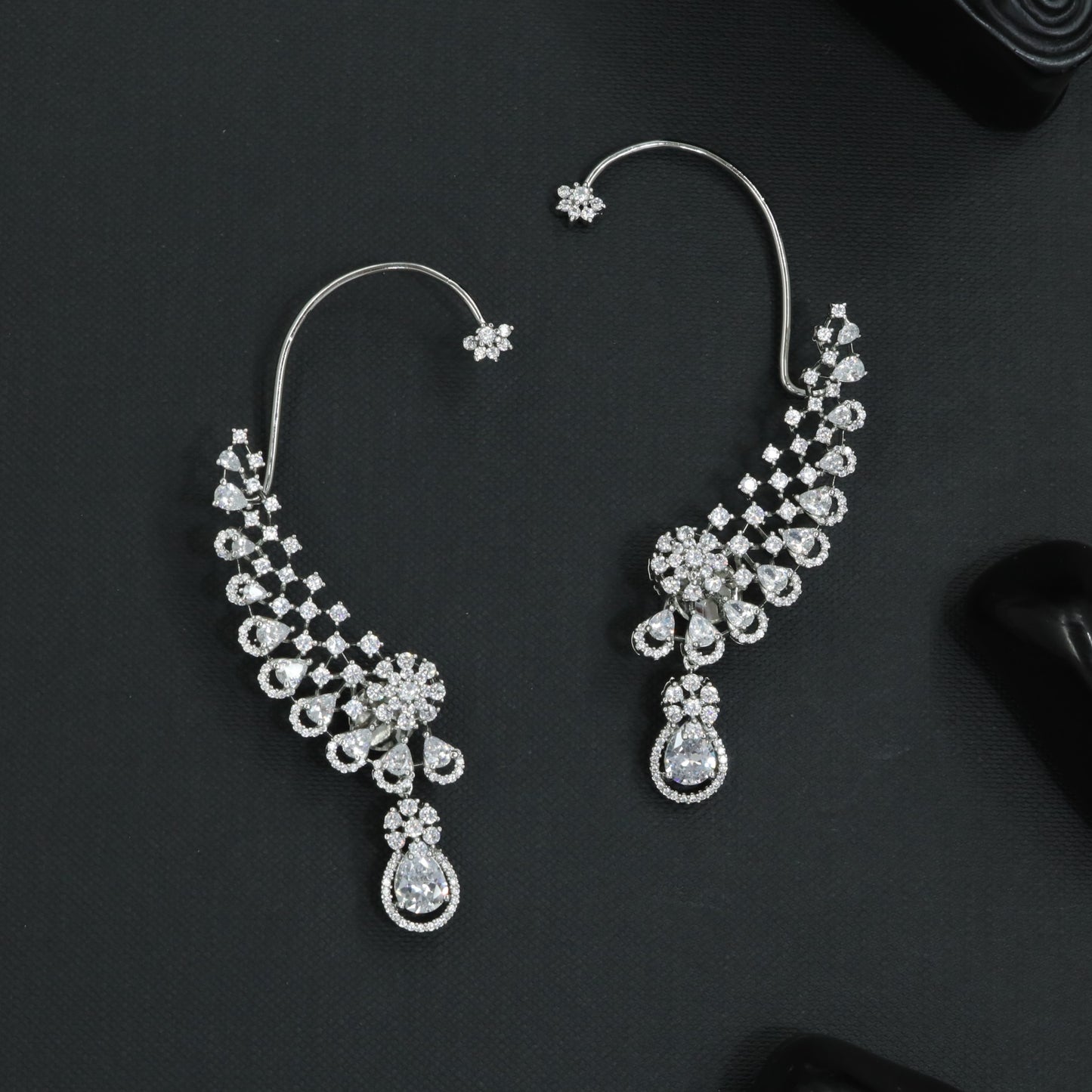 Garden Curve Earcuff with Rounded Leaf Arrangement
