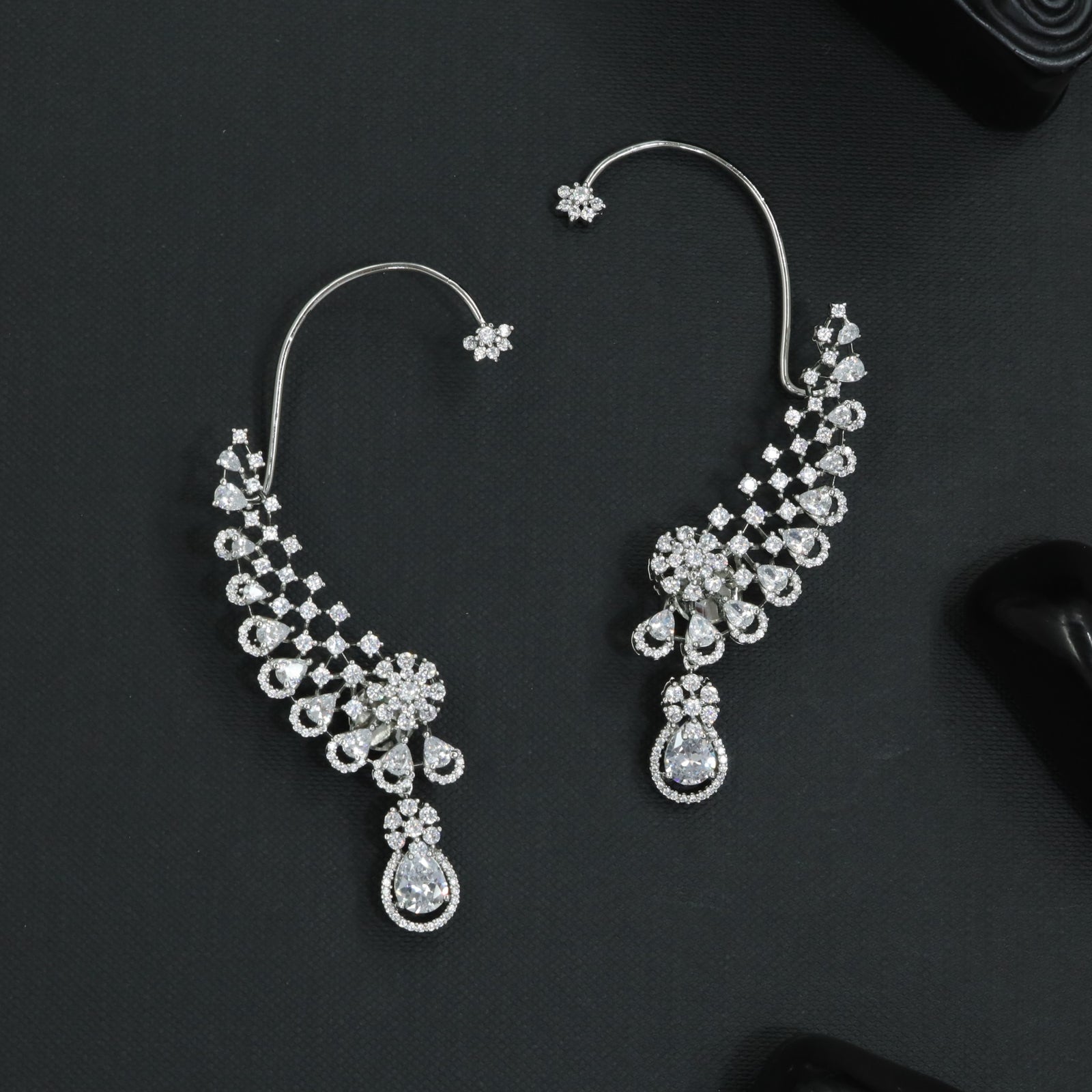 Garden Curve Earcuff with Rounded Leaf Arrangement