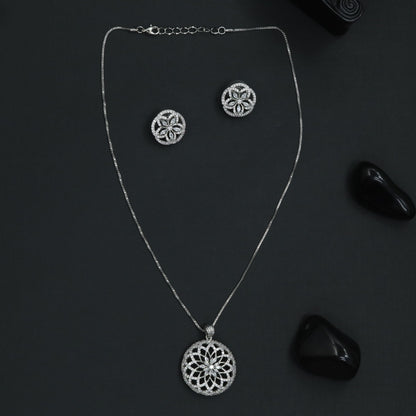 Contour Disc Chain With Layered Pattern Styling