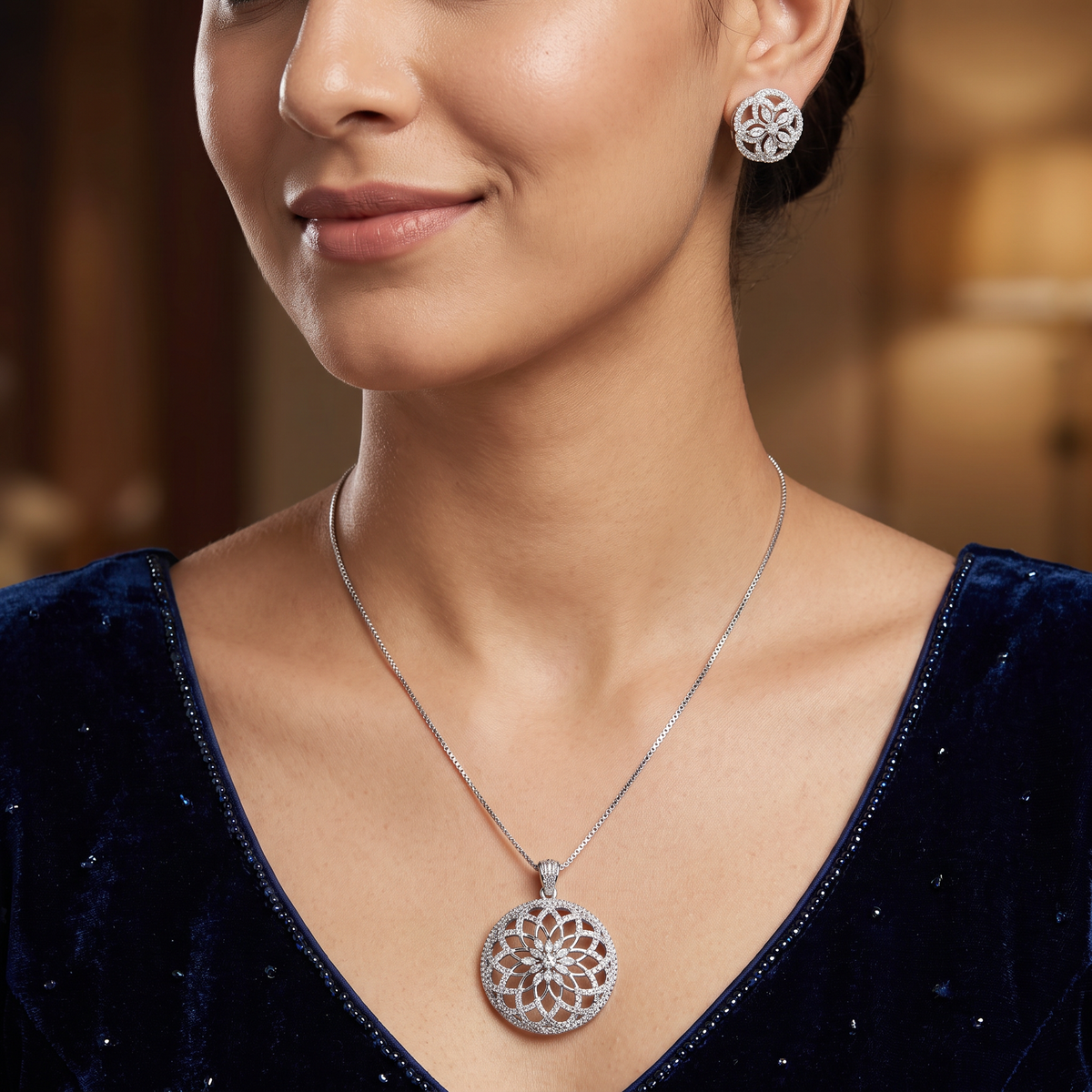 Contour Disc Chain With Layered Pattern Styling