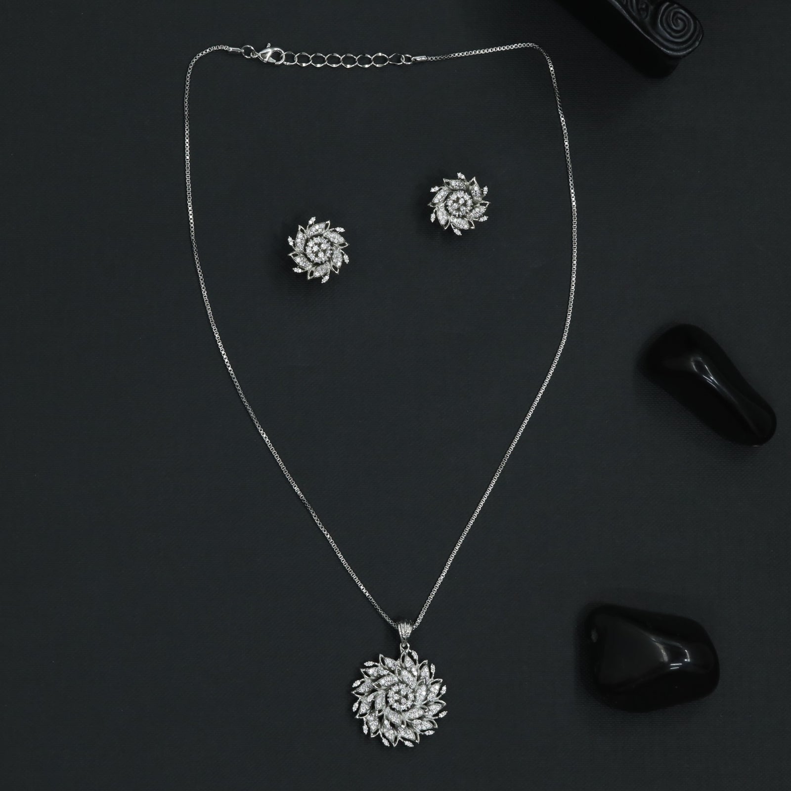 Minimal Bloom Chain With Layered Floral Accent