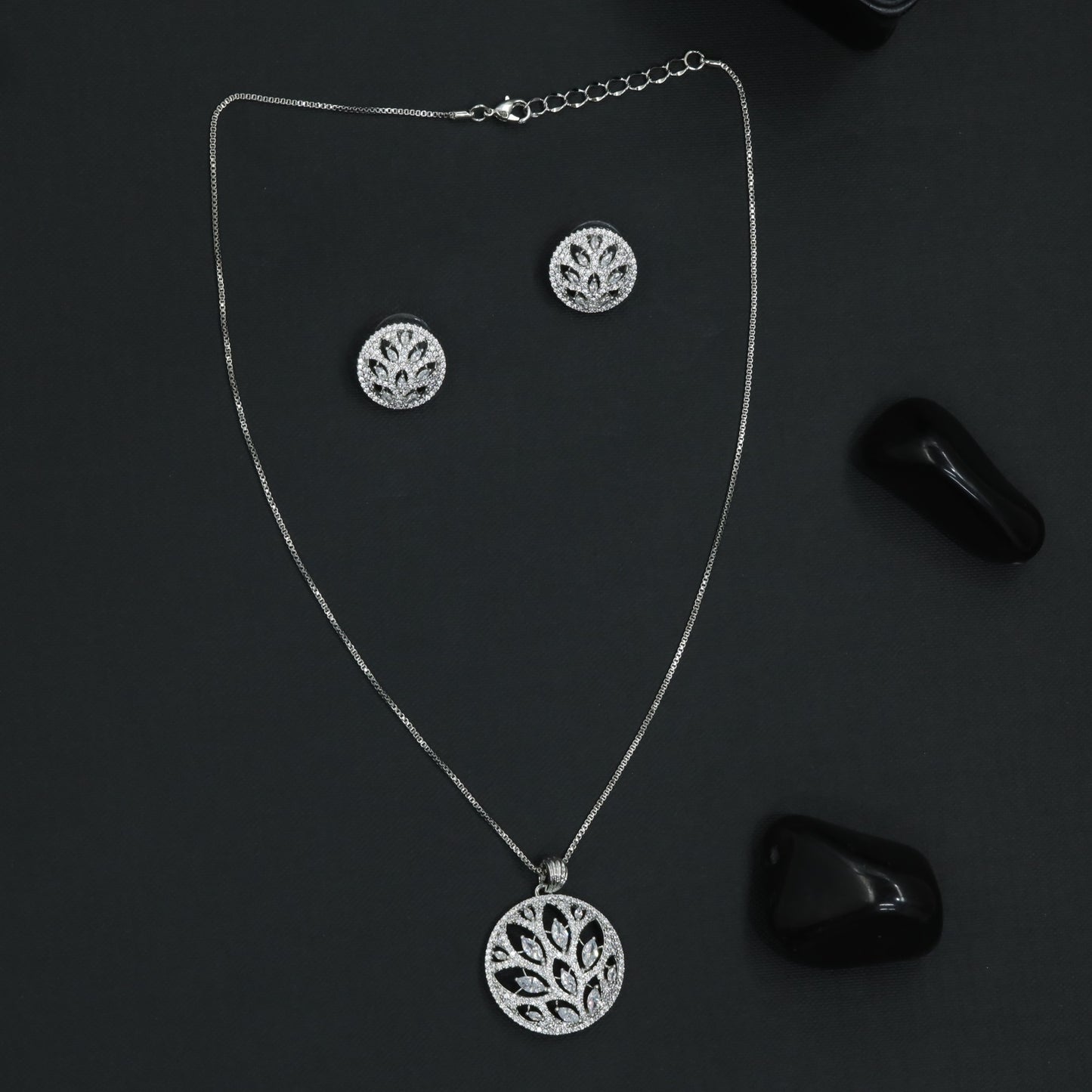 Circular Vine Chain With Pendant Set
