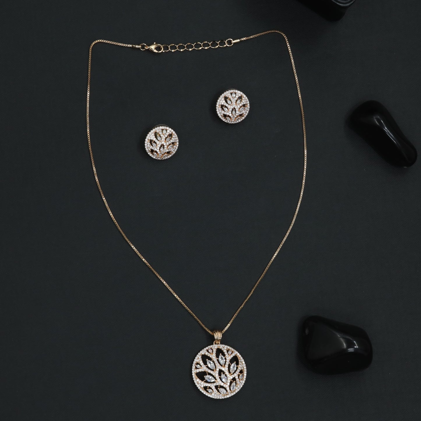 Circular Vine Chain With Pendant Set