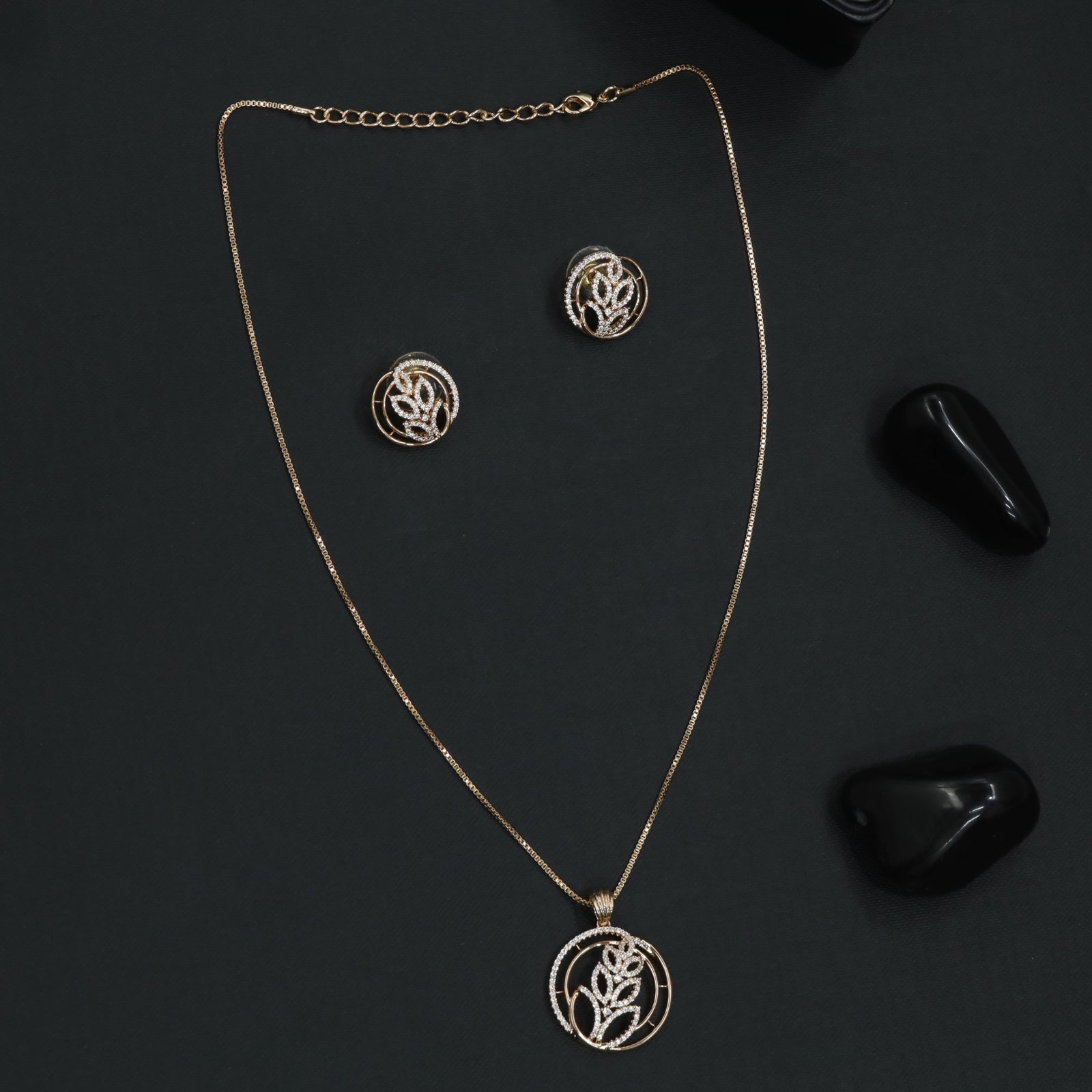 Layered Orbit Chain With Openwork Pendant Design