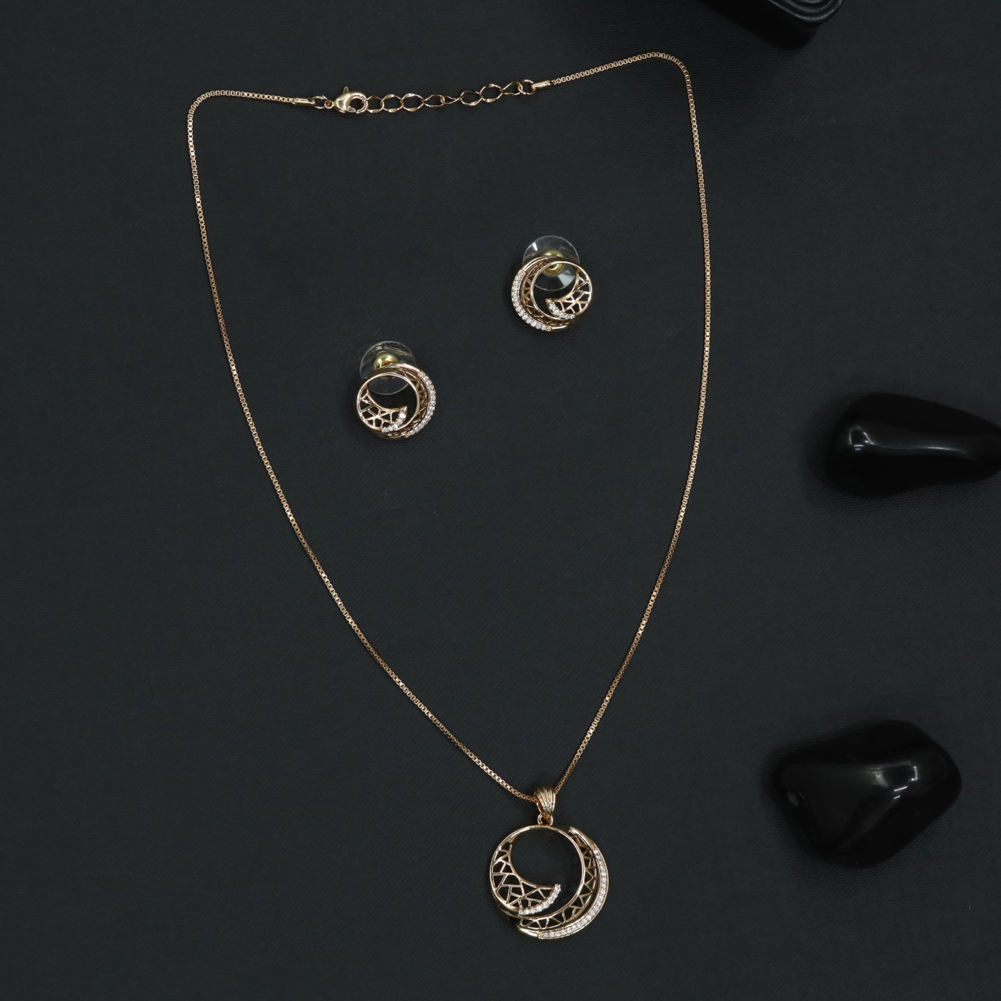 Royal Orbit Chain With Layered Moon Curve Detailing