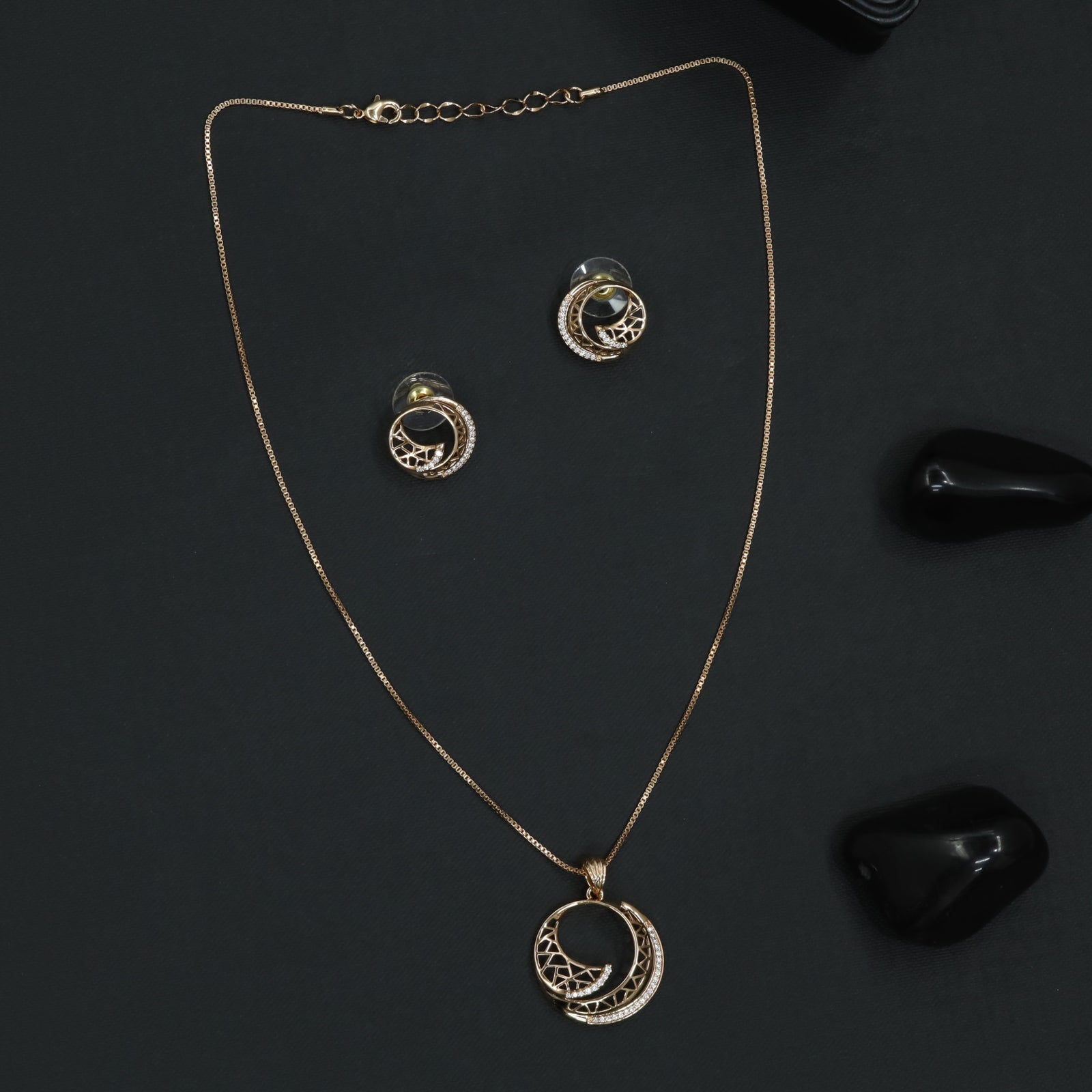 Royal Orbit Chain With Layered Moon Curve Detailing