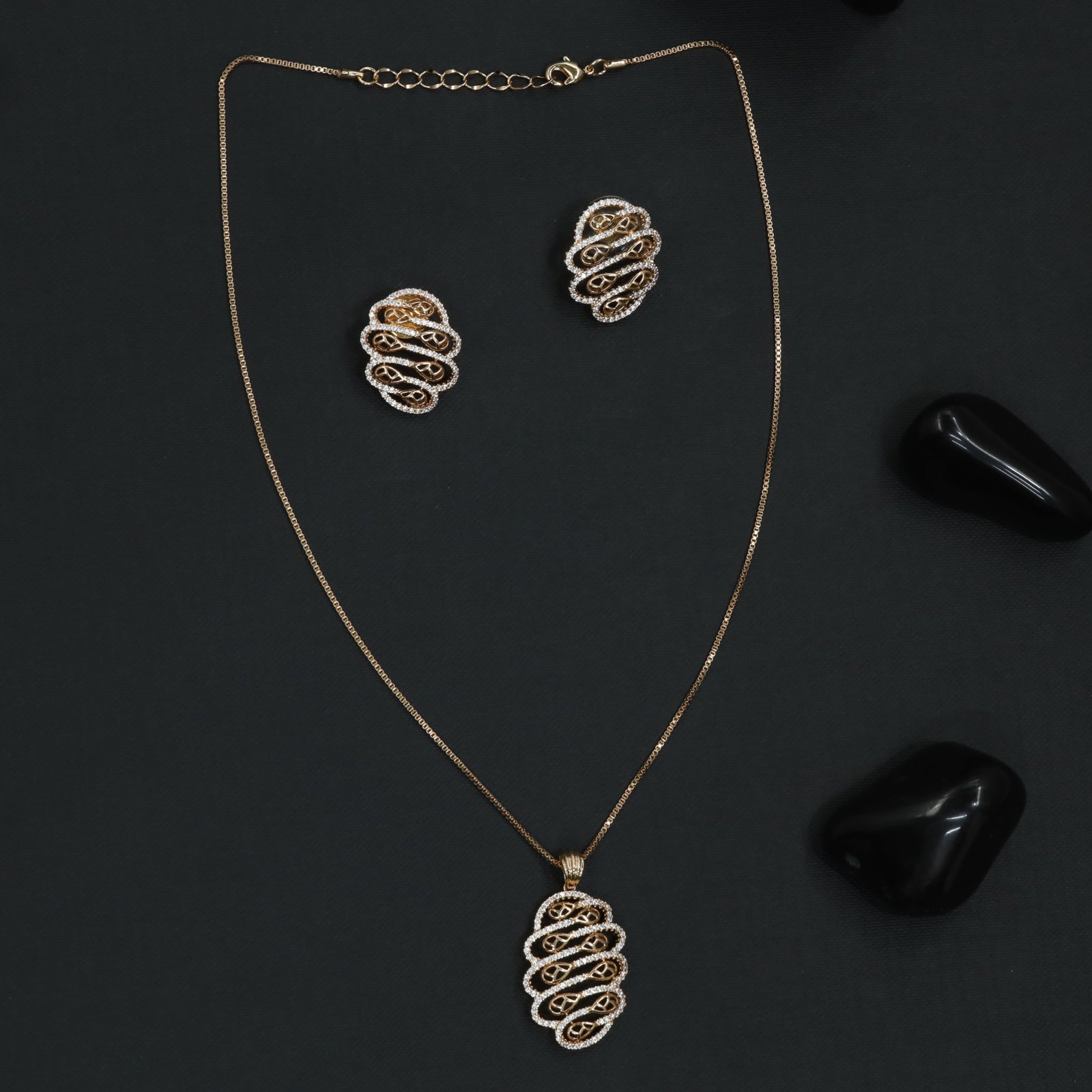 Royal Wave Chain With Layered Loop Detailing