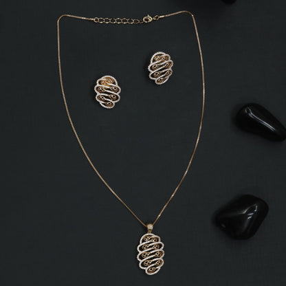 Royal Wave Chain With Layered Loop Detailing