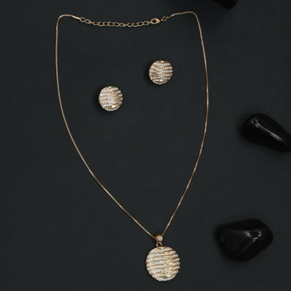 Elite Wave Chain With Decorative Disc Pendant