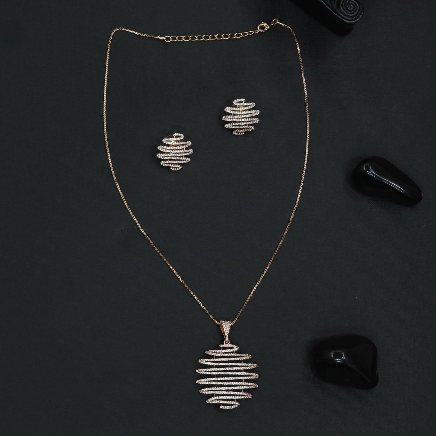 Royal Wave Chain With Sculpted Pendant Styling