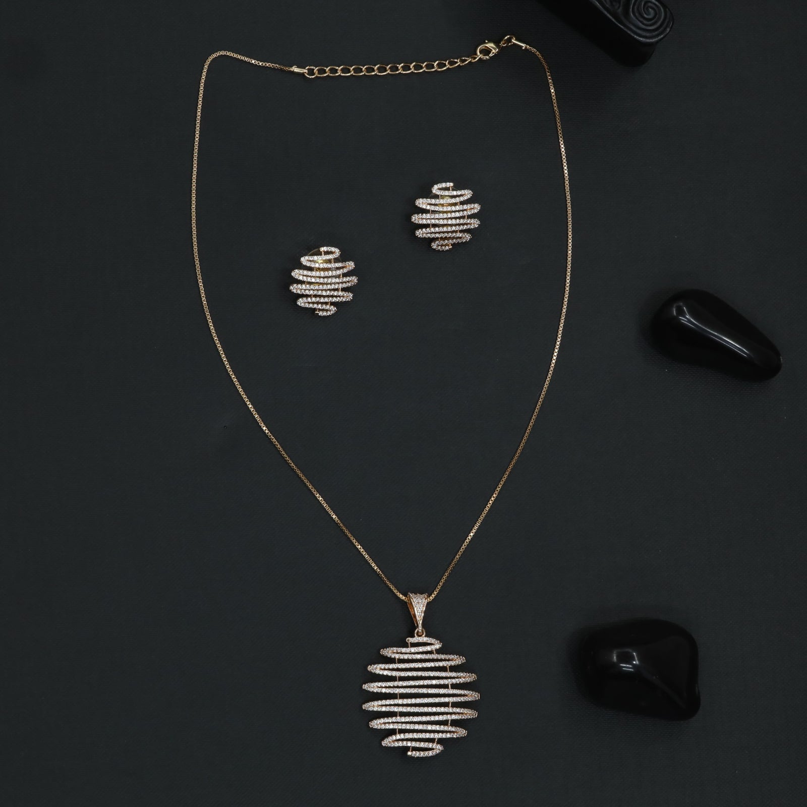 Royal Wave Chain With Sculpted Pendant Styling