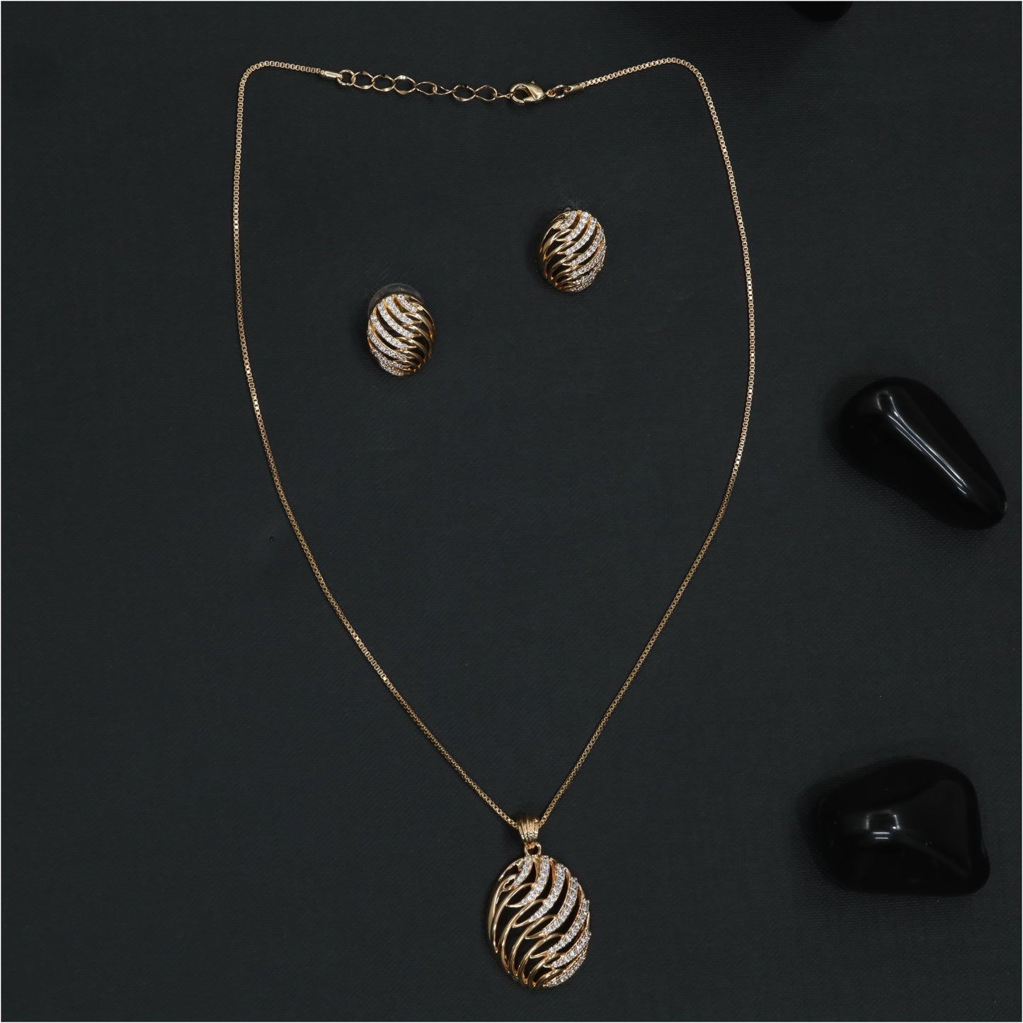 Royal Spiral Chain With Sculpted Pendant Styling