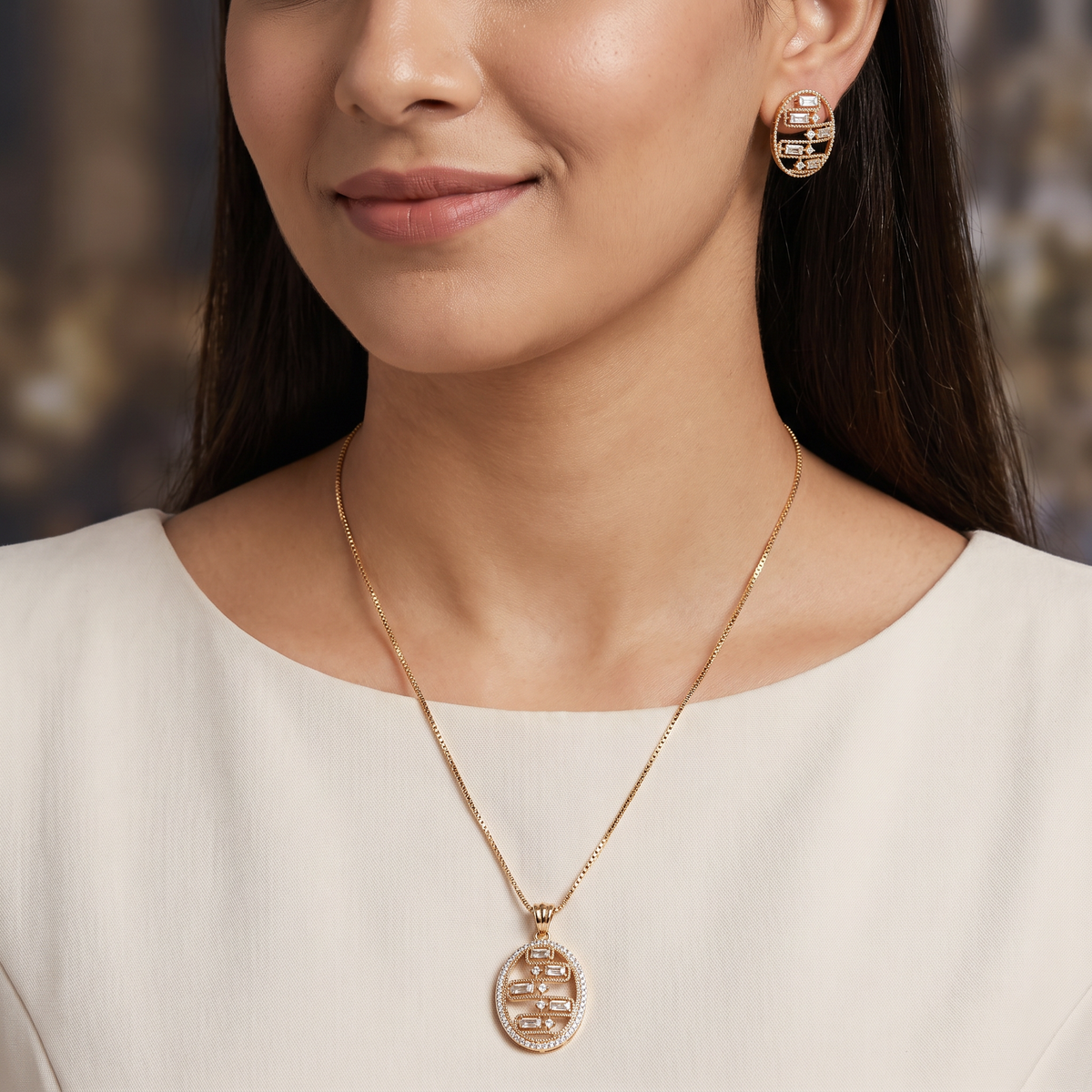 Interlock Crest Chain With Layered Border Detailing