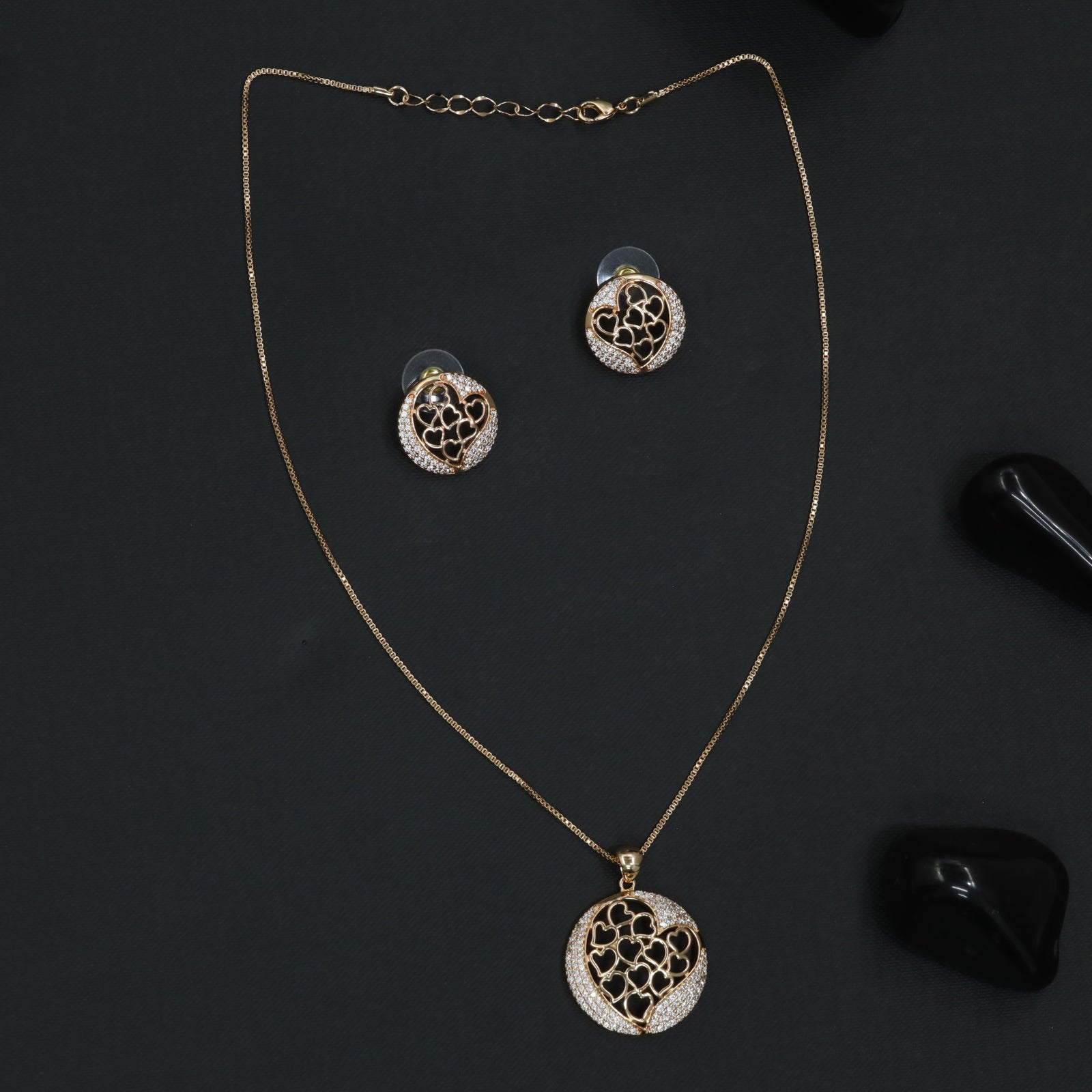 Twilight Heart Chain With Decorative Circular Pendant