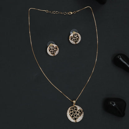Twilight Heart Chain With Decorative Circular Pendant