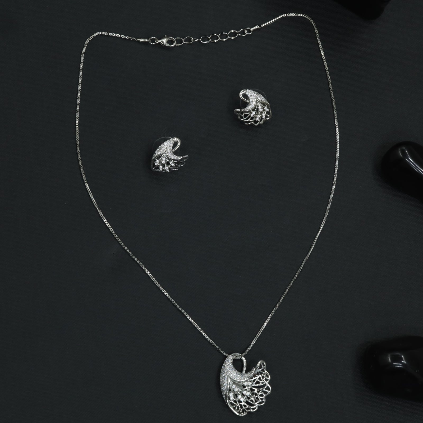 Textured Feather Chain With Coordinated Pendant Set